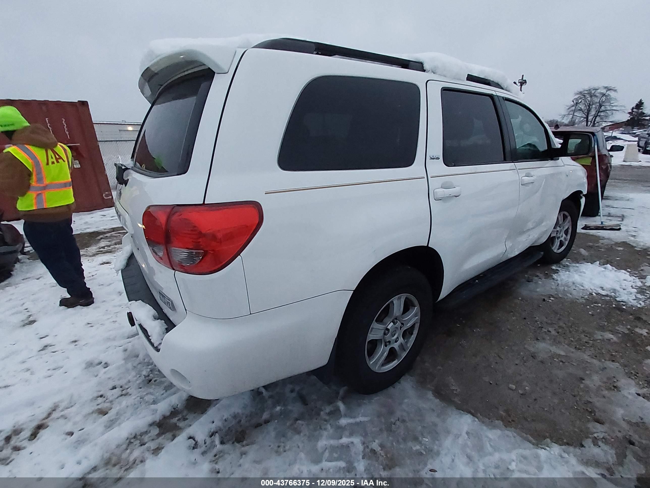 TOYOTA SEQUOIA image 4
