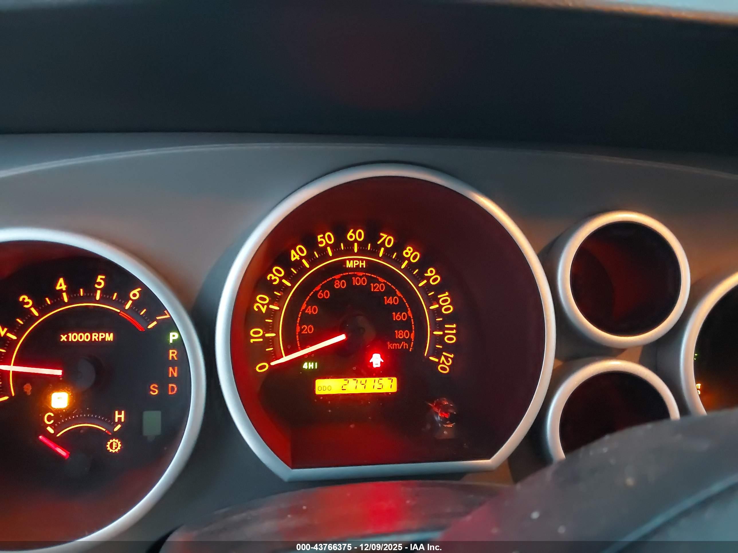 TOYOTA SEQUOIA image 7