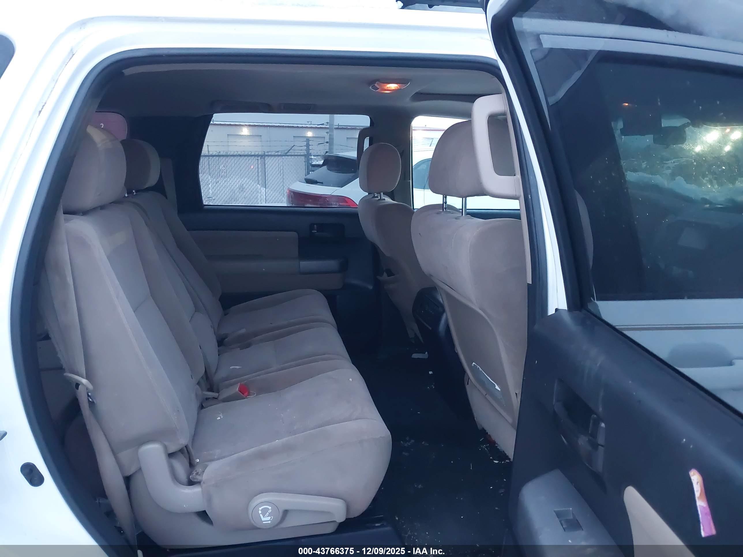 TOYOTA SEQUOIA image 8