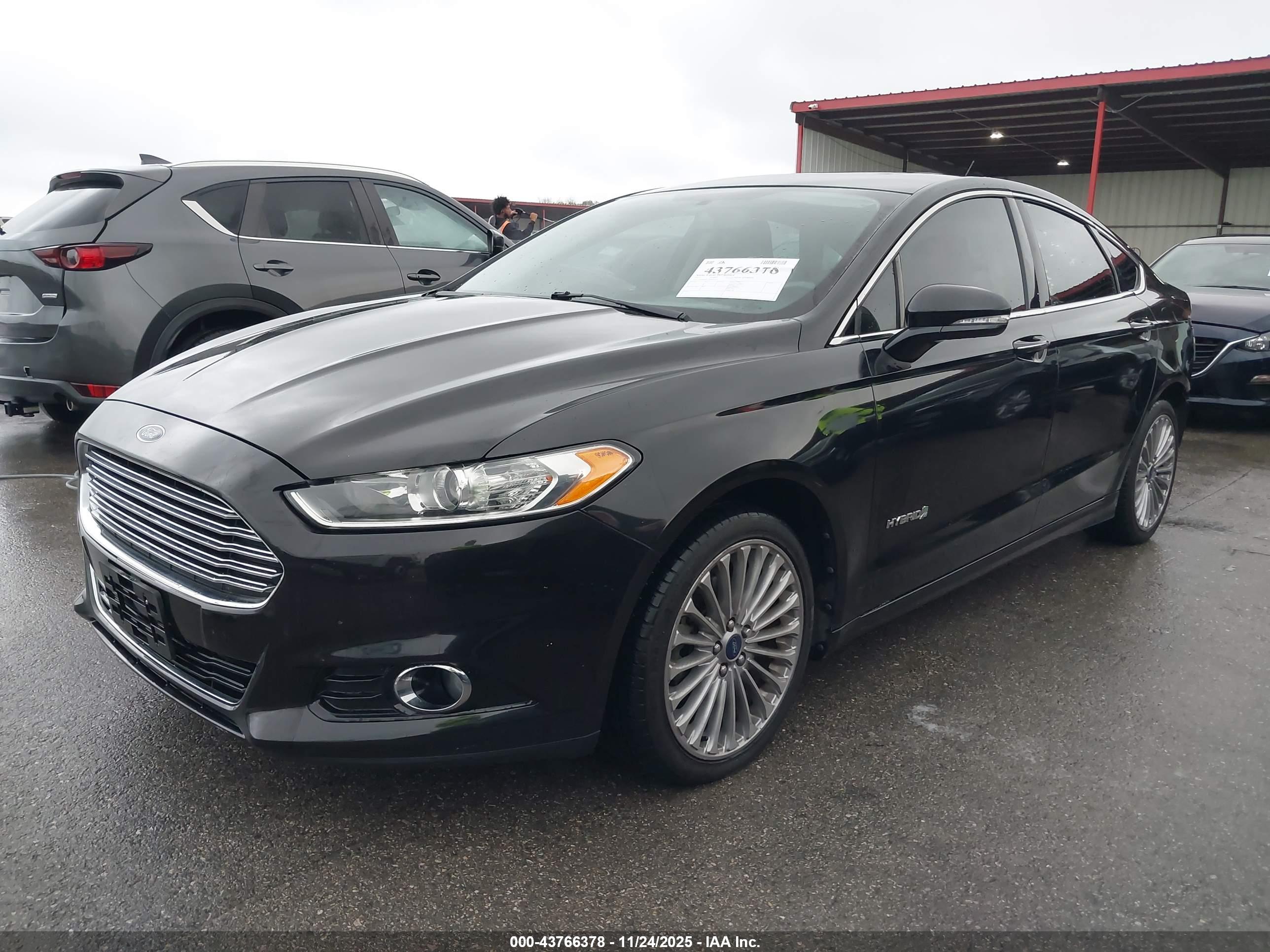FORD FUSION image 2