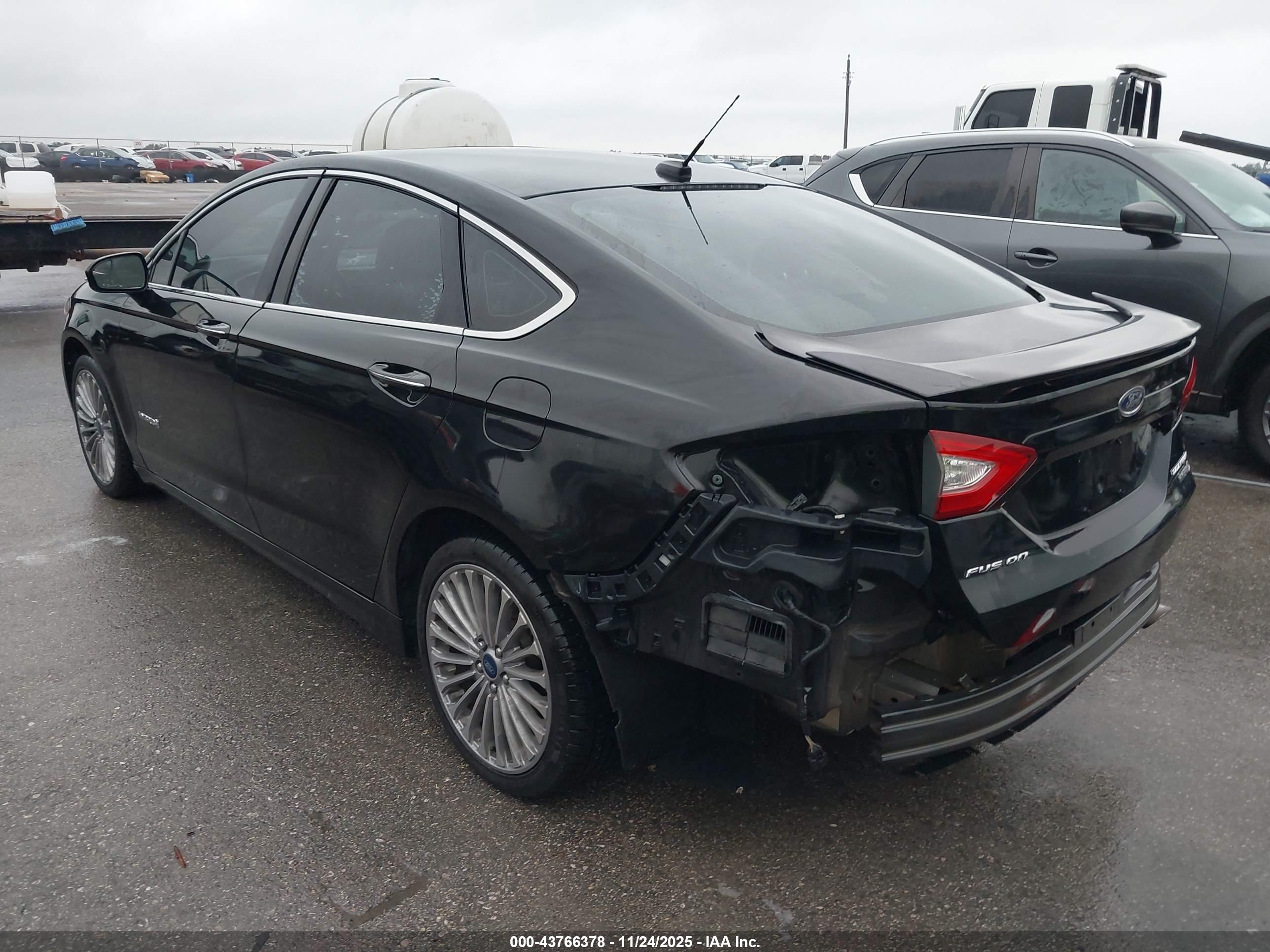 FORD FUSION image 3
