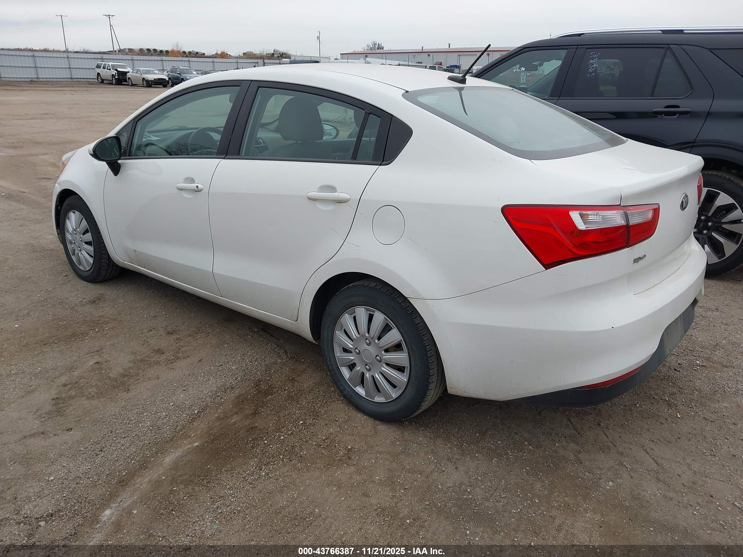KIA RIO image 3