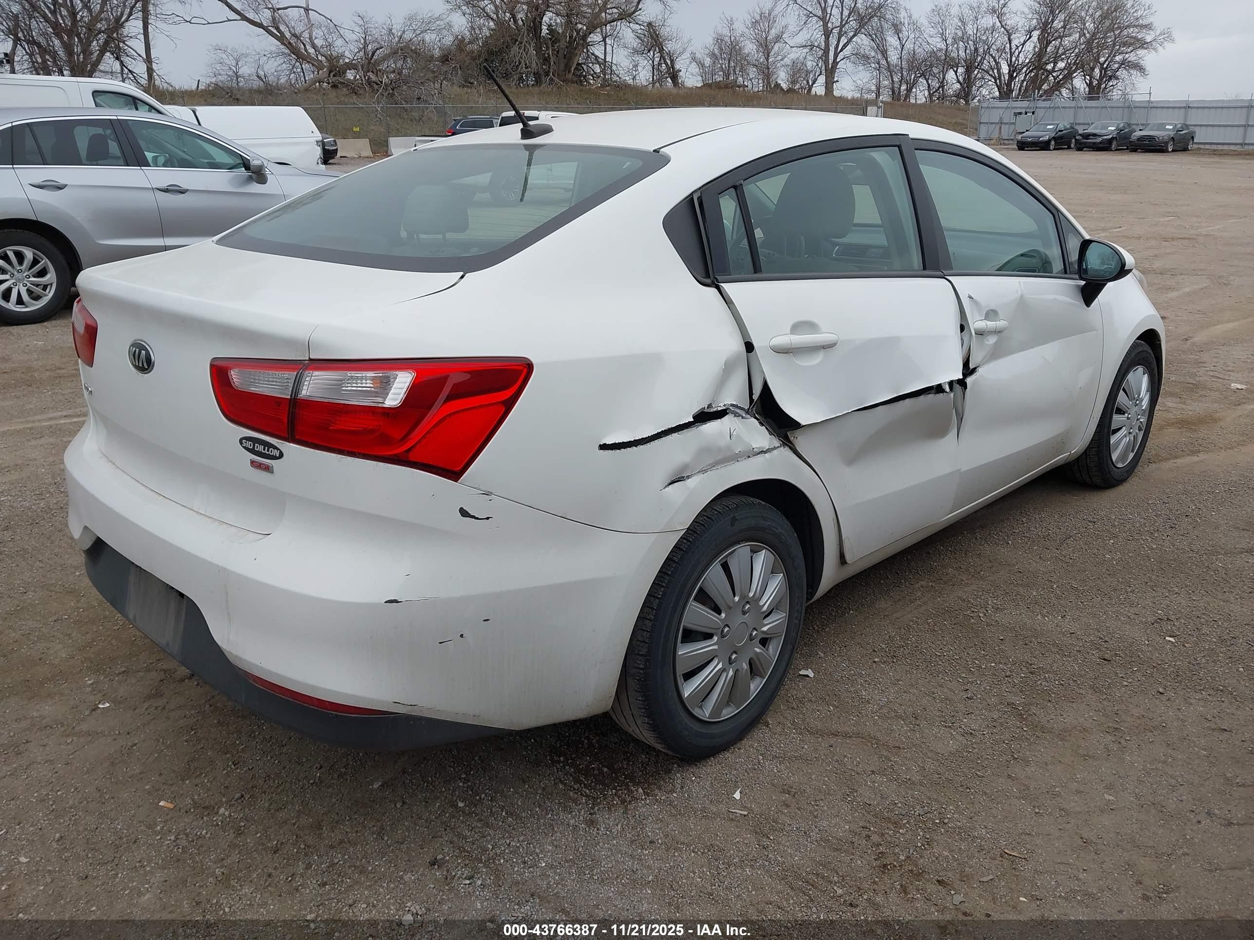 KIA RIO image 4