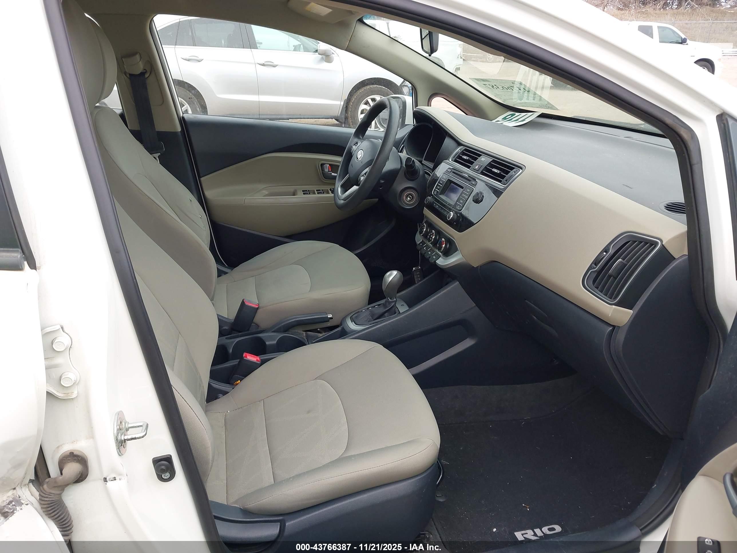 KIA RIO image 5