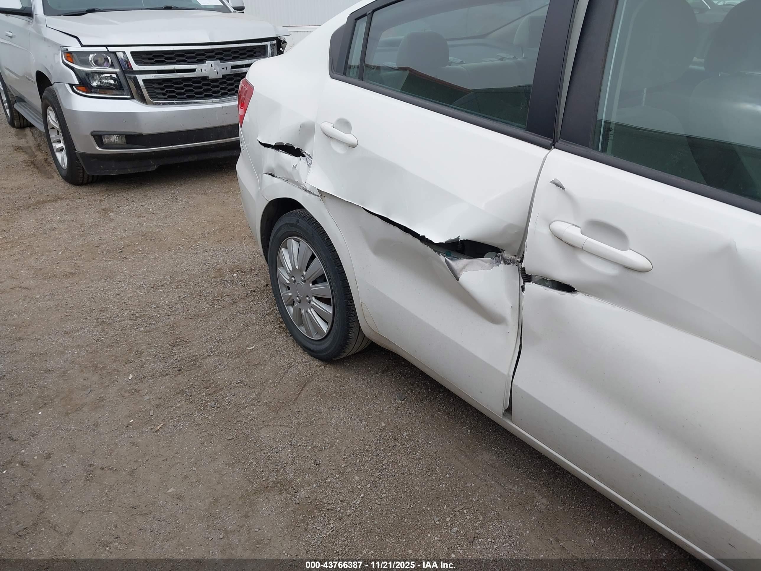 KIA RIO image 6
