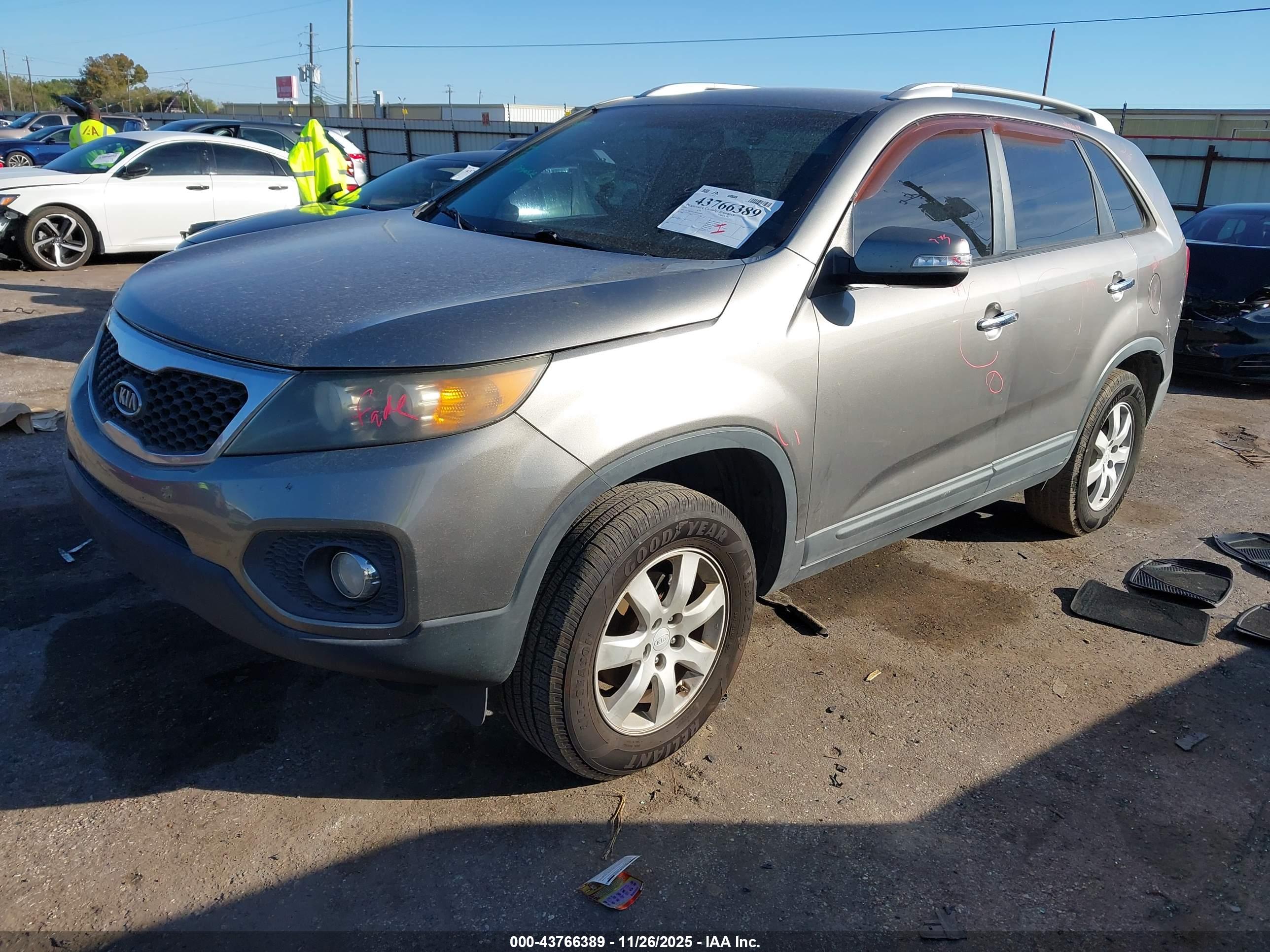 KIA SORENTO image 2