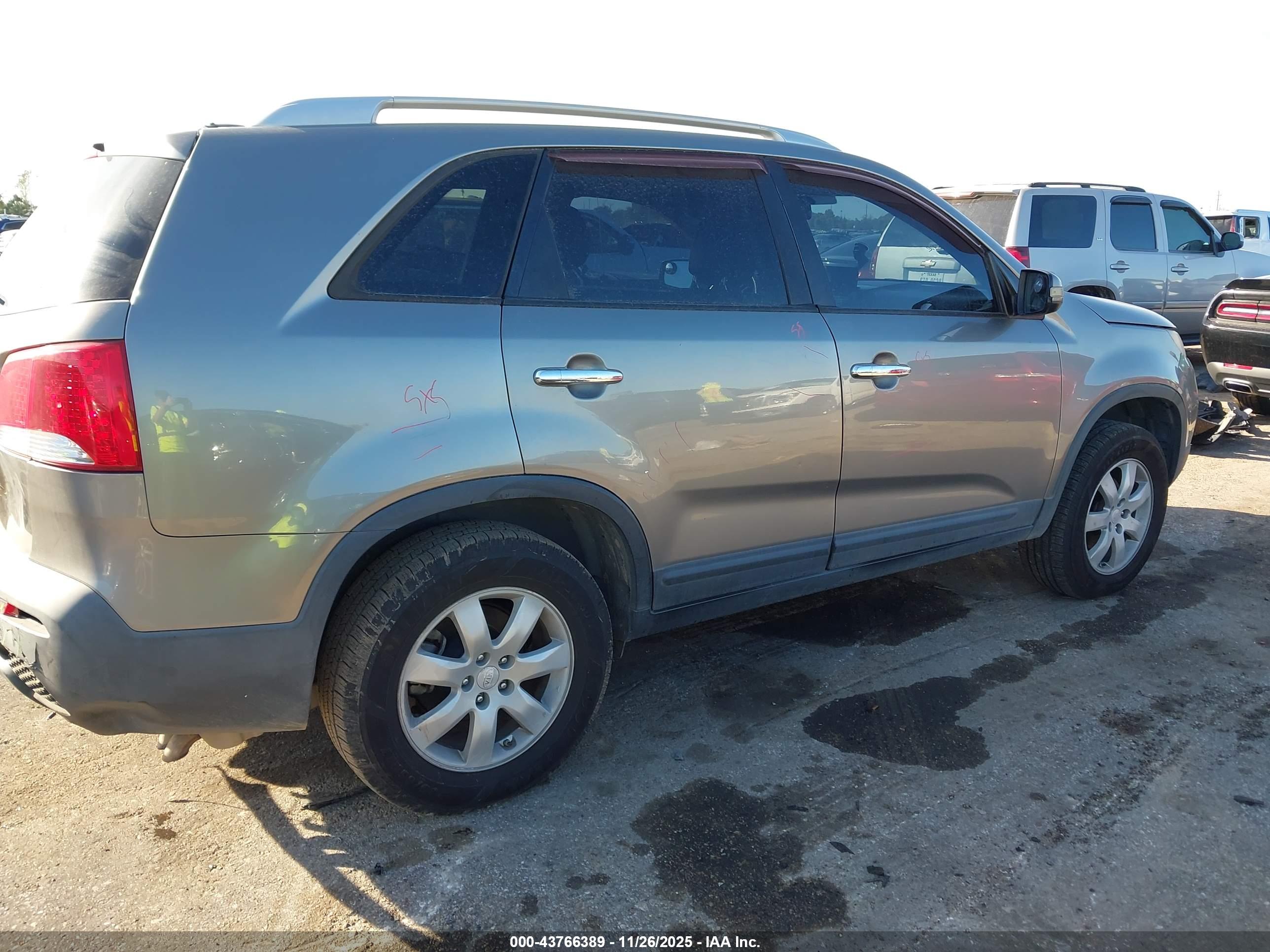 KIA SORENTO image 4