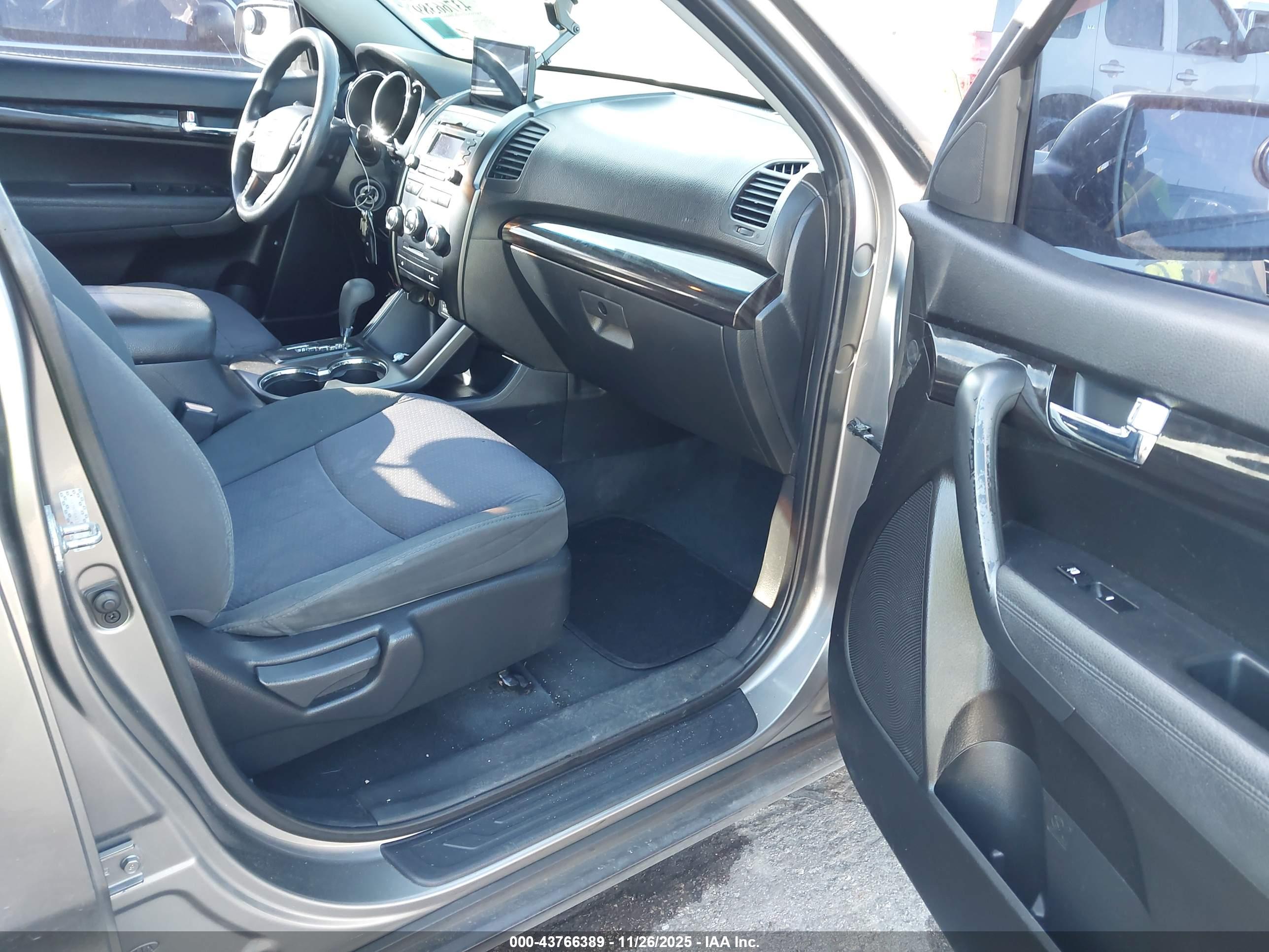 KIA SORENTO image 5