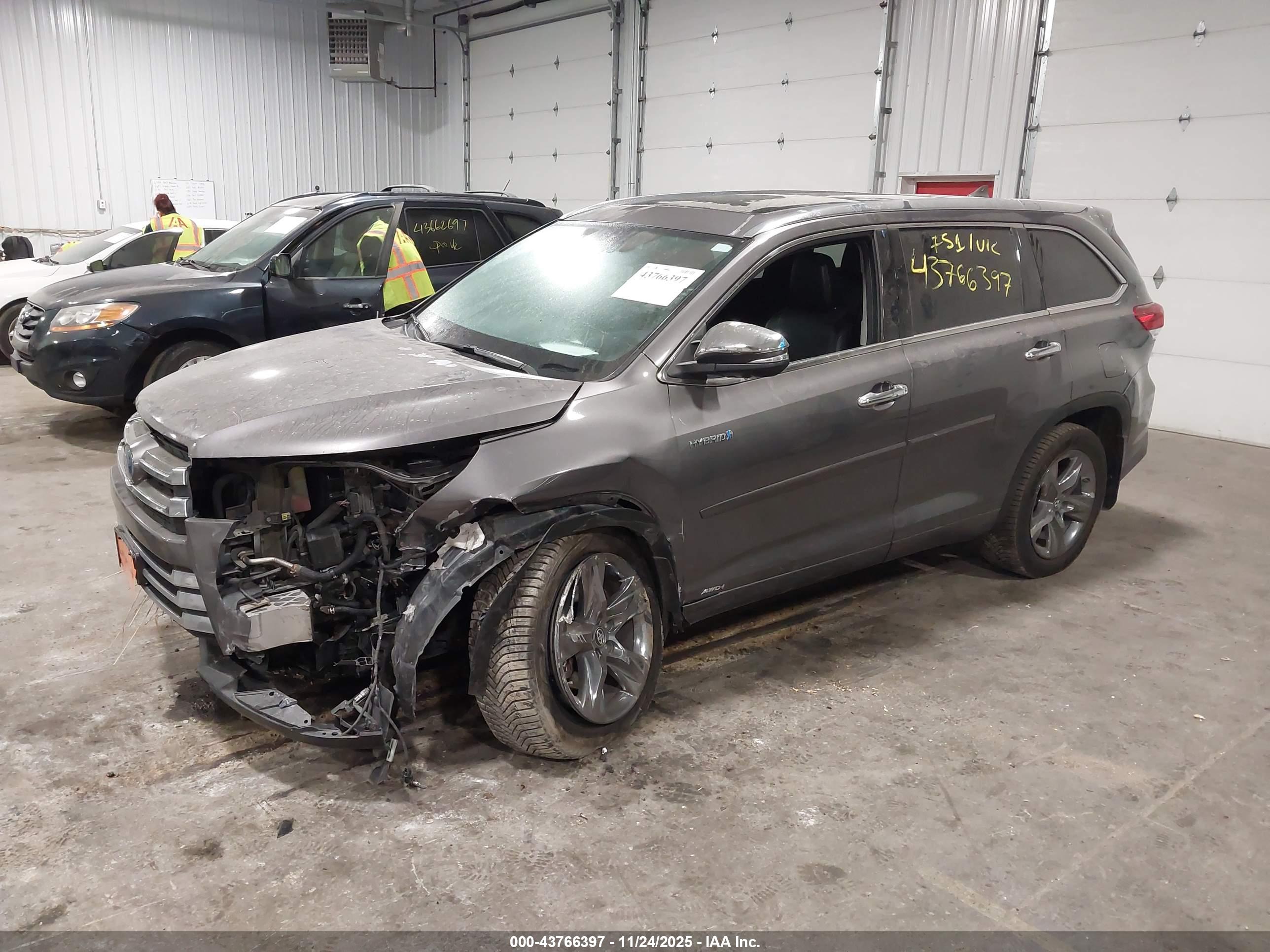 TOYOTA HIGHLANDER image 2