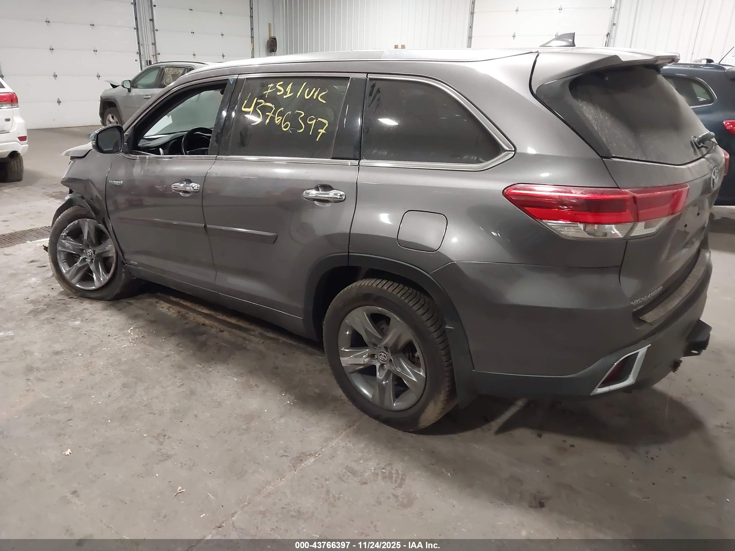 TOYOTA HIGHLANDER image 3
