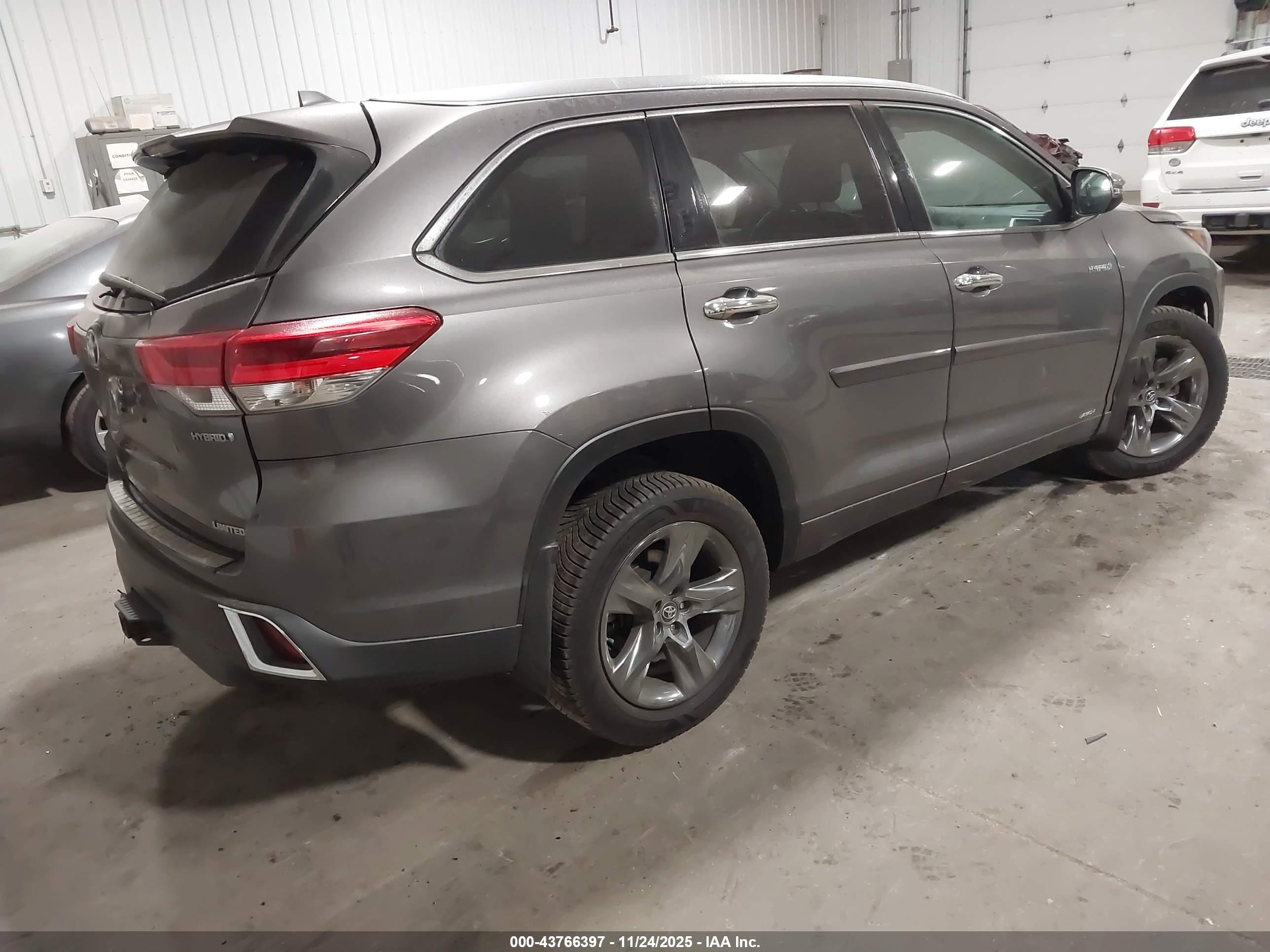 TOYOTA HIGHLANDER image 4