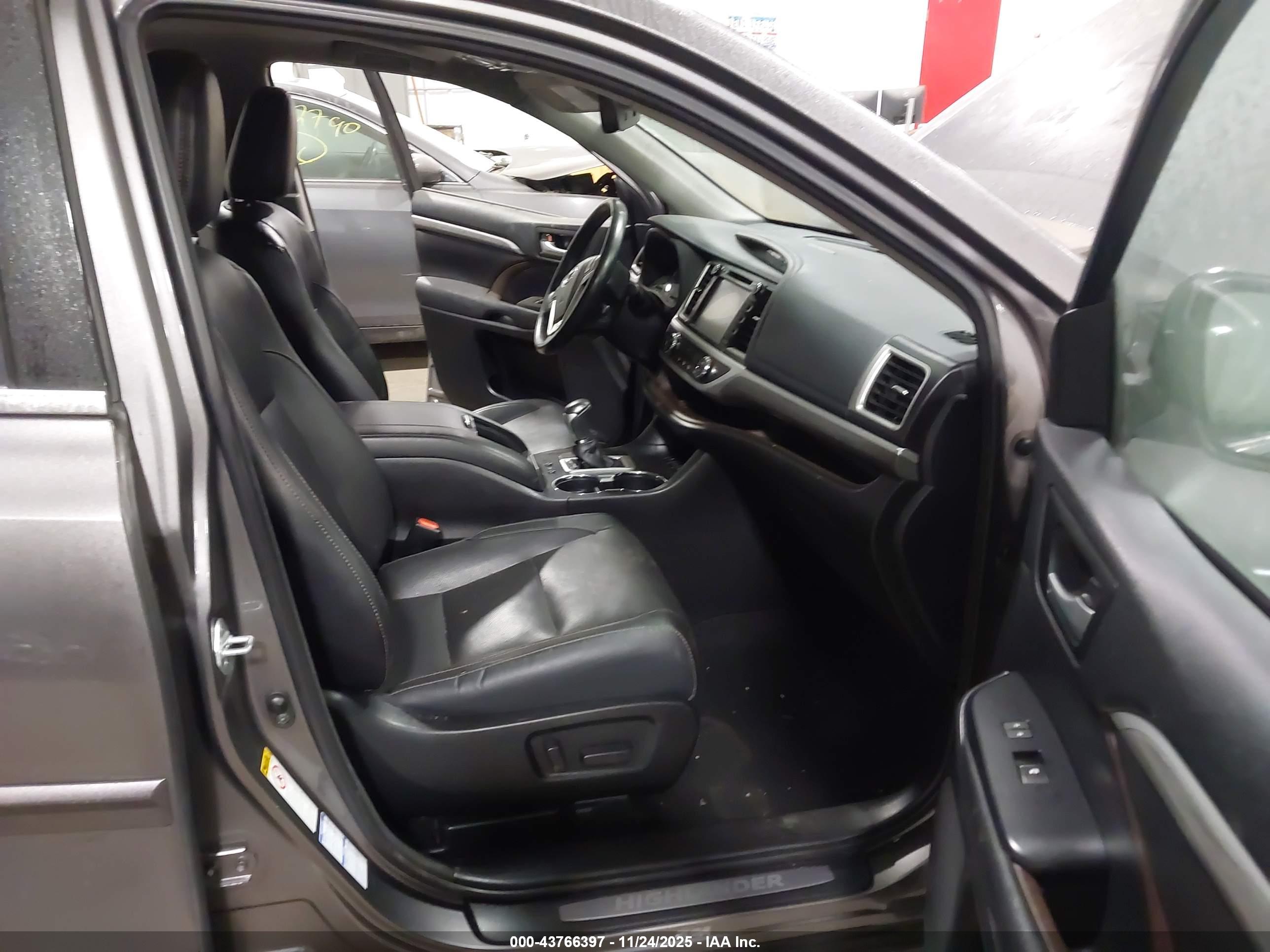 TOYOTA HIGHLANDER image 5