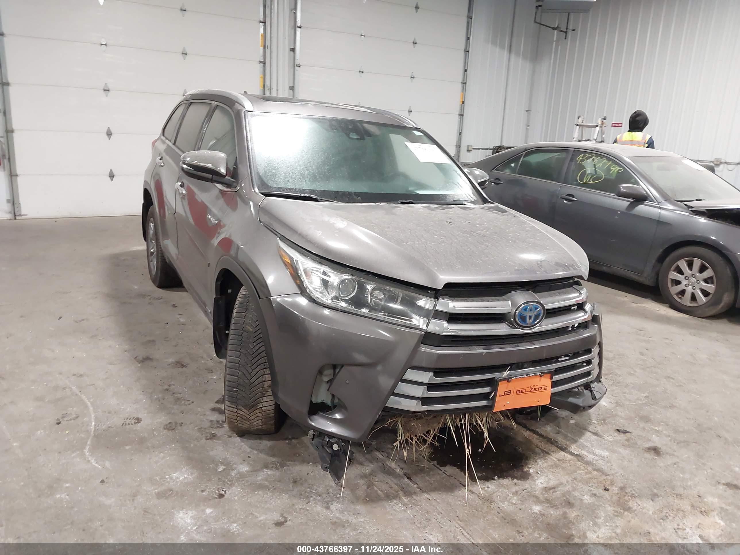 TOYOTA HIGHLANDER image 6