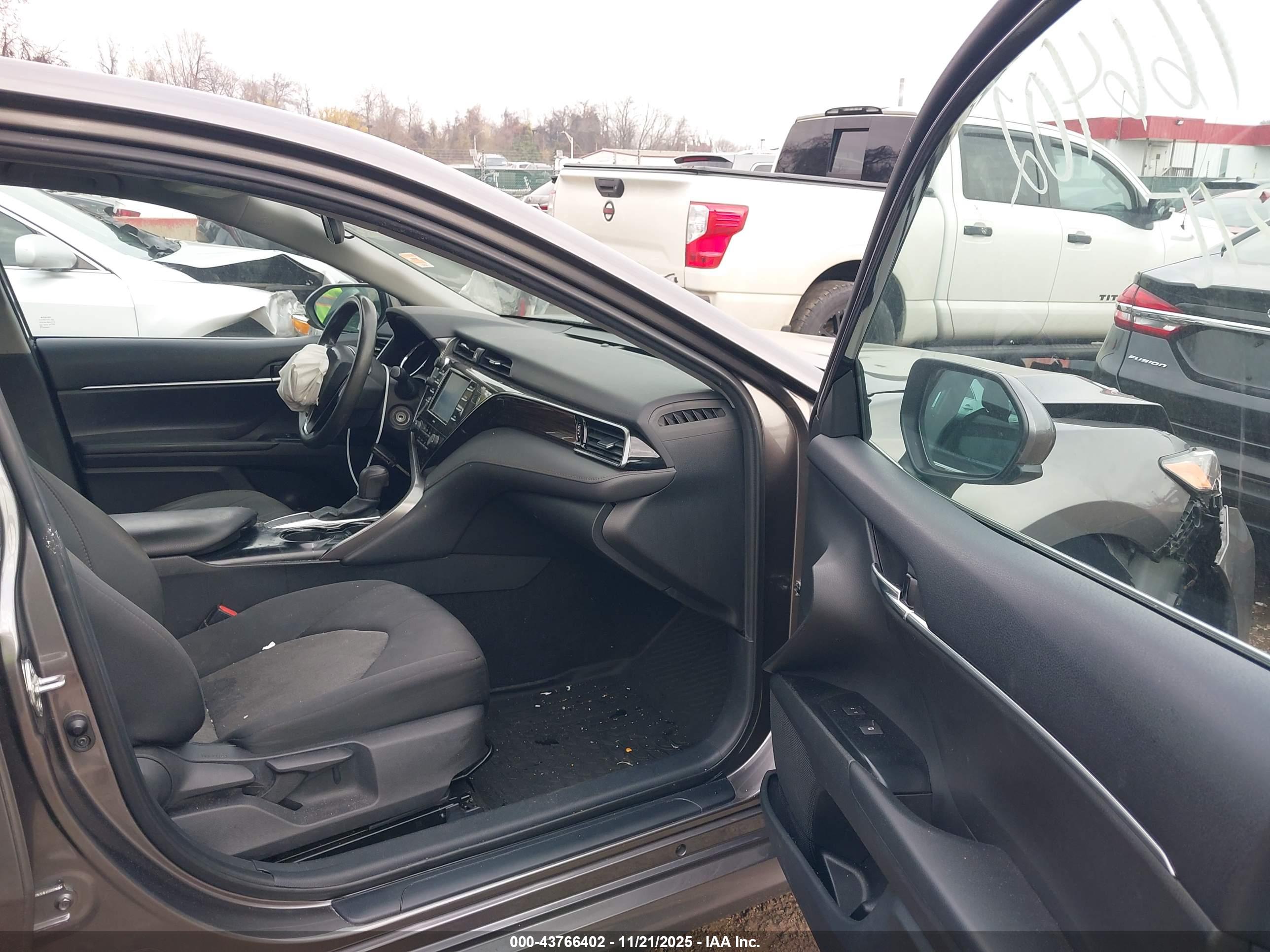 TOYOTA CAMRY image 5