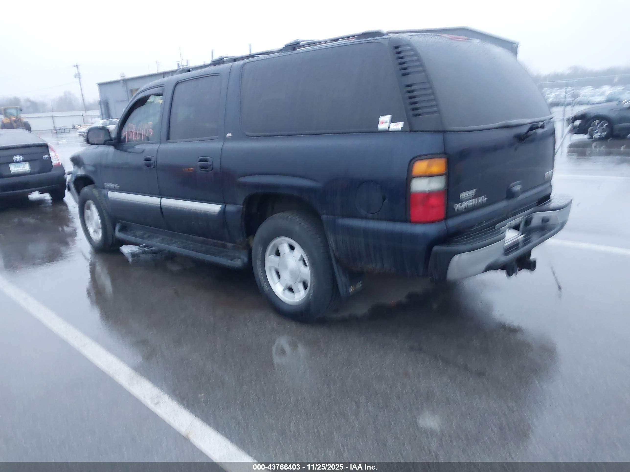 GMC YUKON image 3