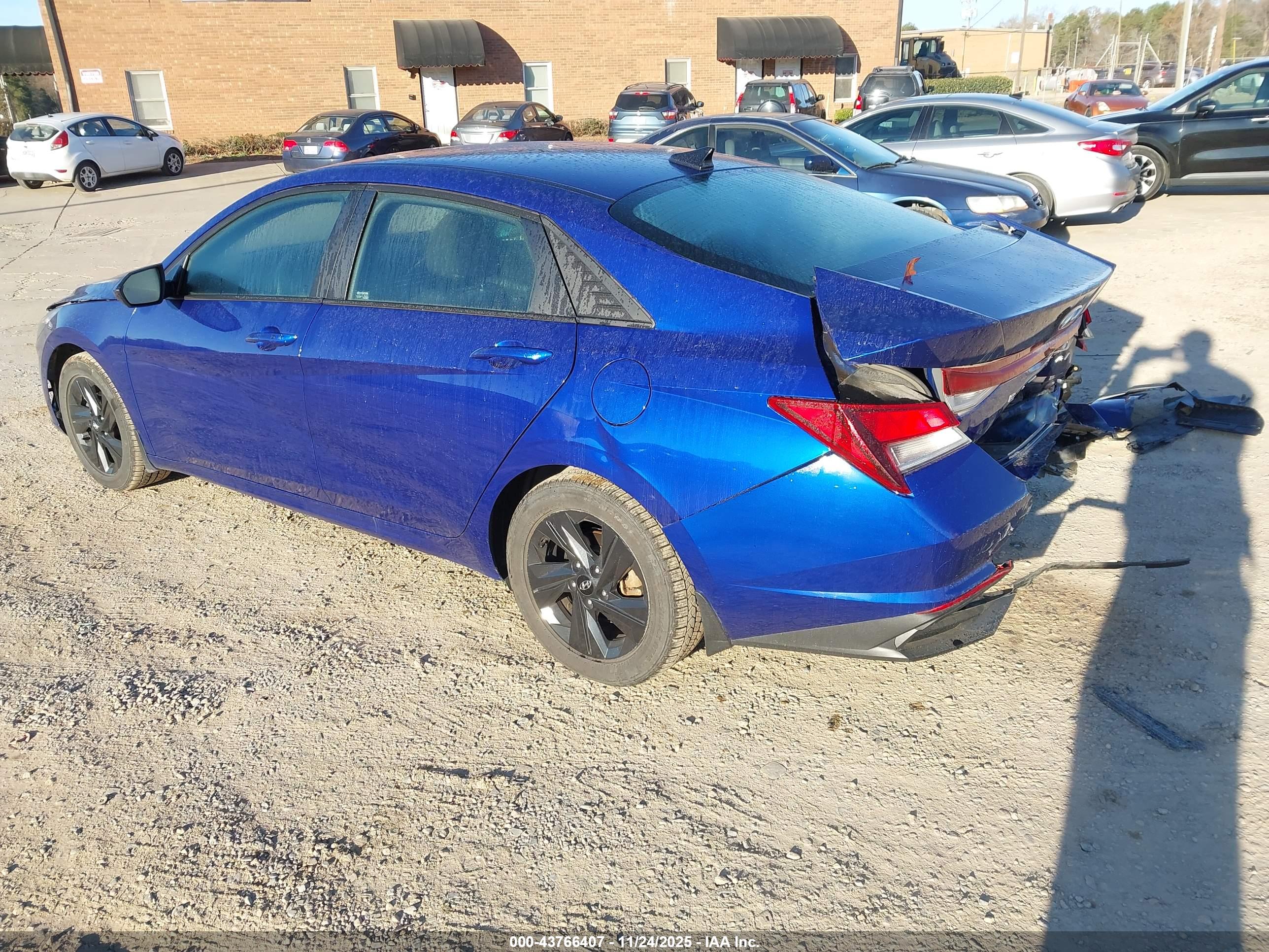 HYUNDAI ELANTRA image 3