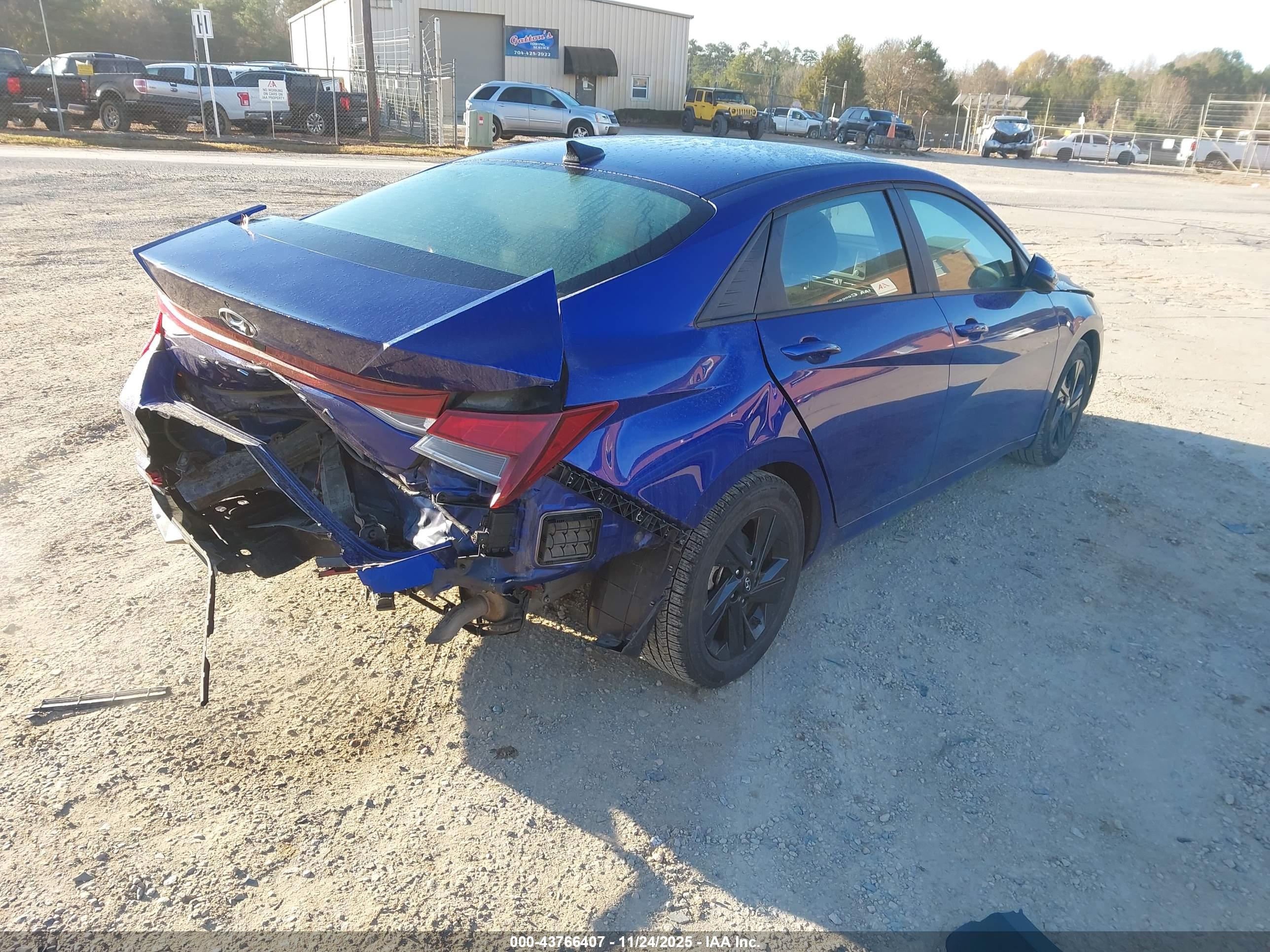 HYUNDAI ELANTRA image 4