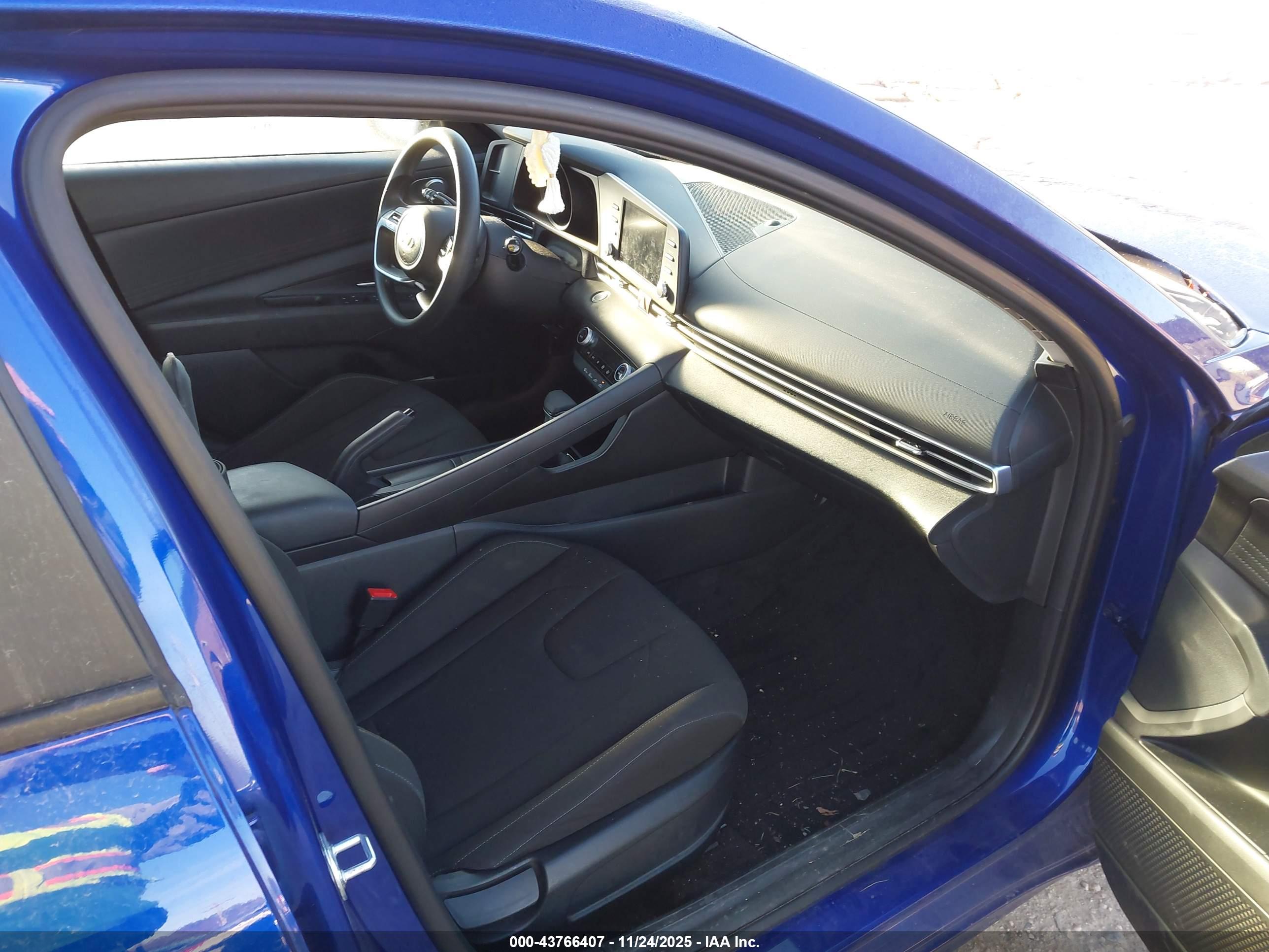 HYUNDAI ELANTRA image 5