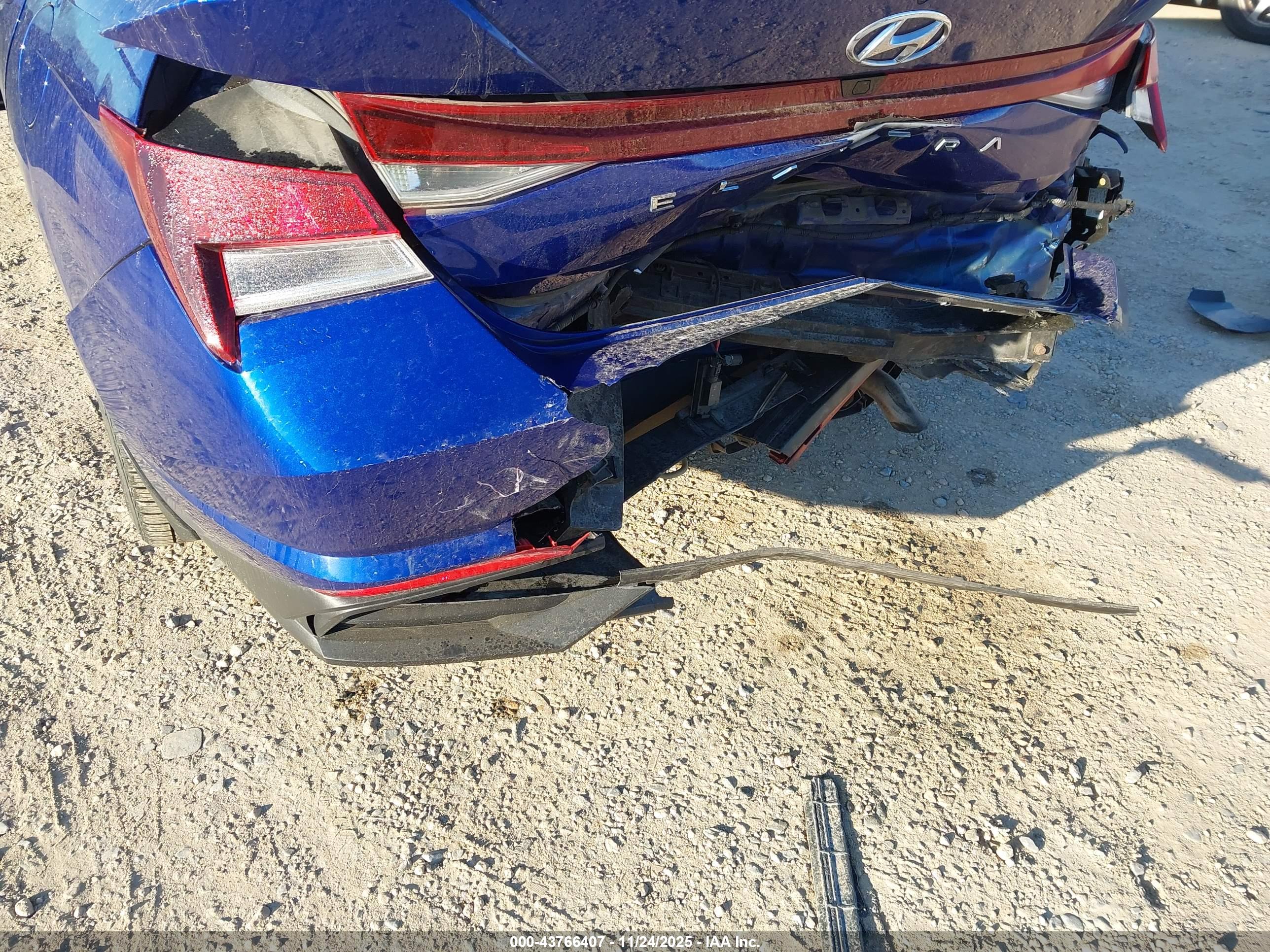 HYUNDAI ELANTRA image 6