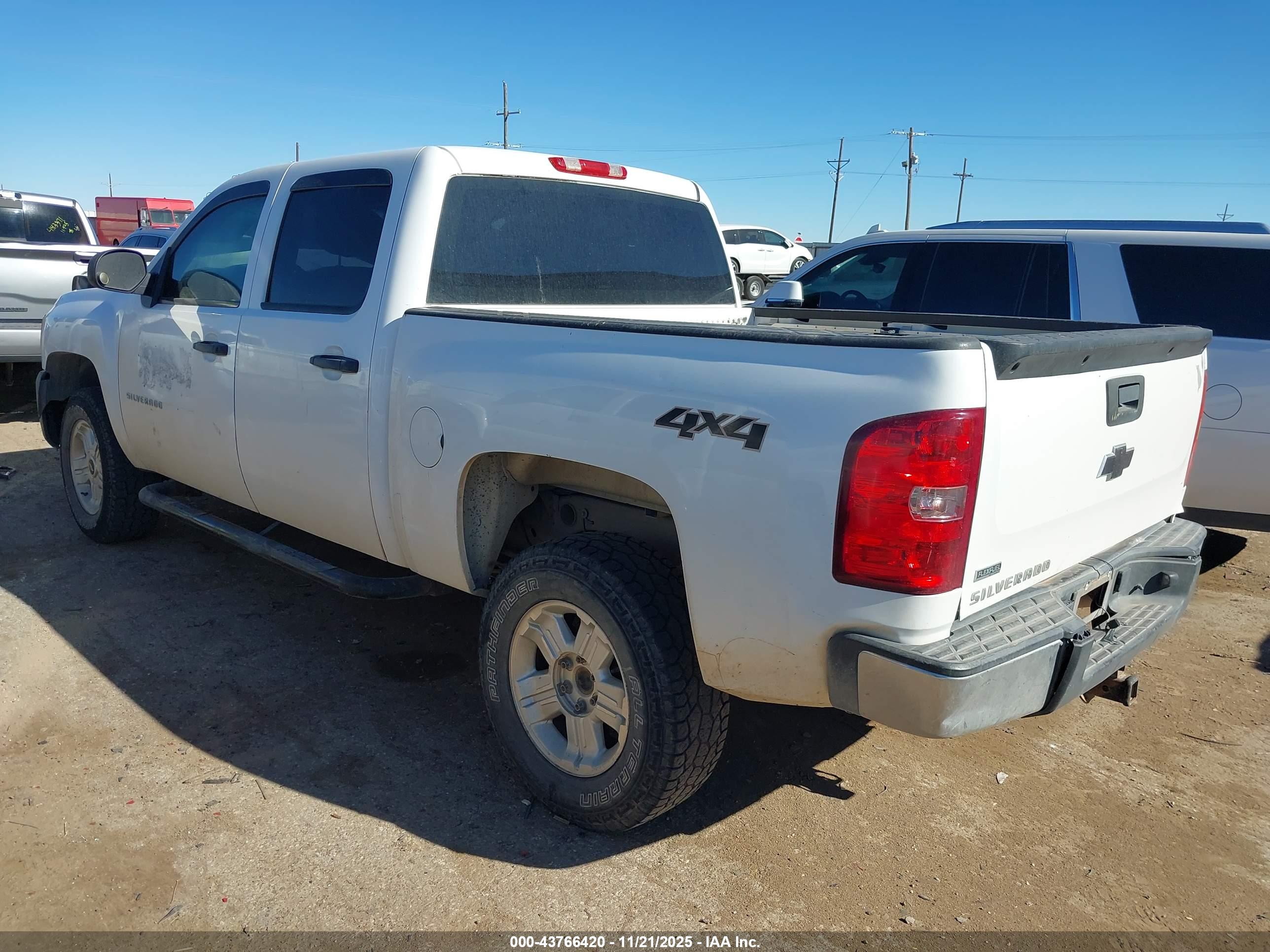 CHEVROLET SILVERADO image 3