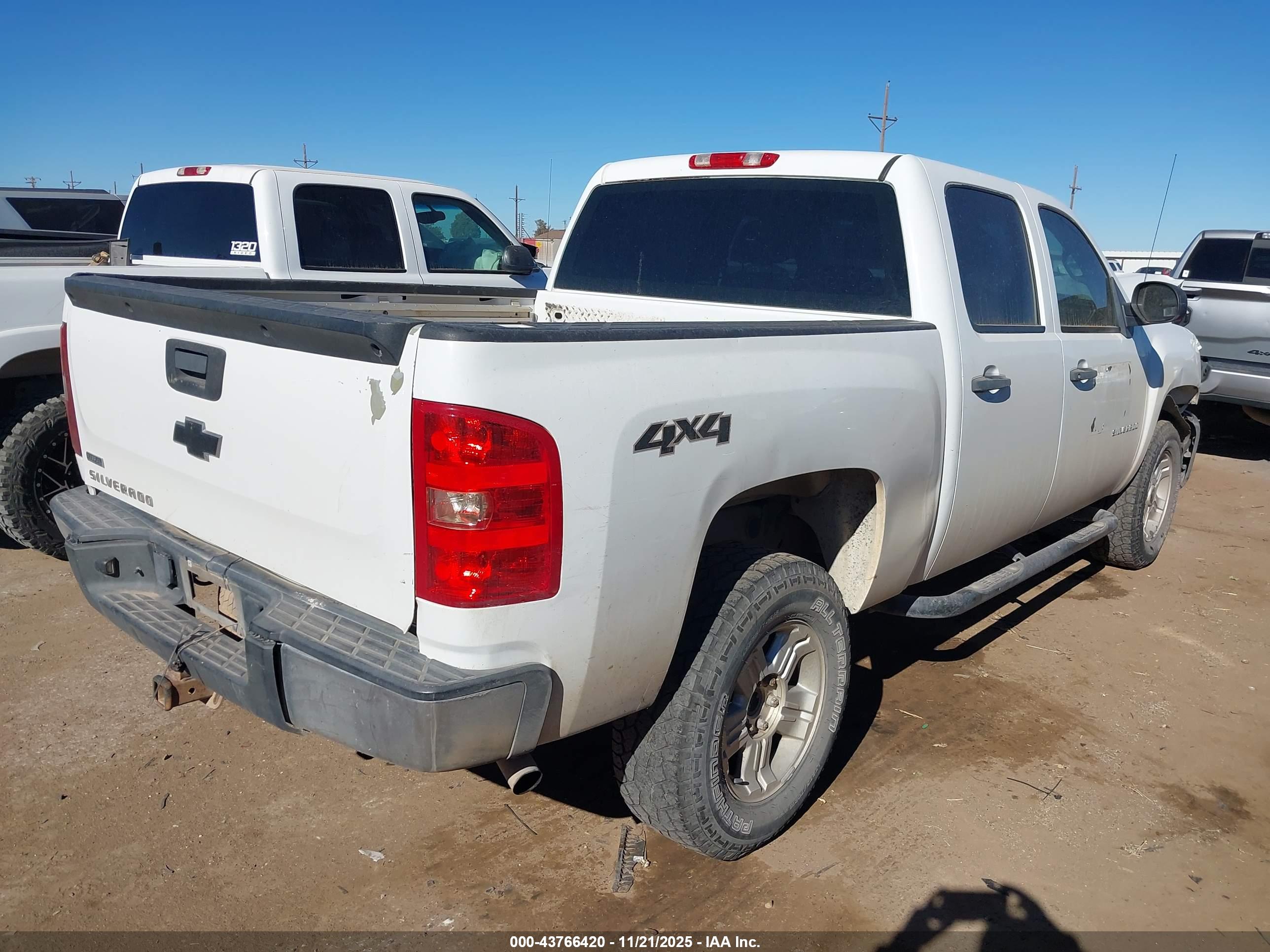 CHEVROLET SILVERADO image 4