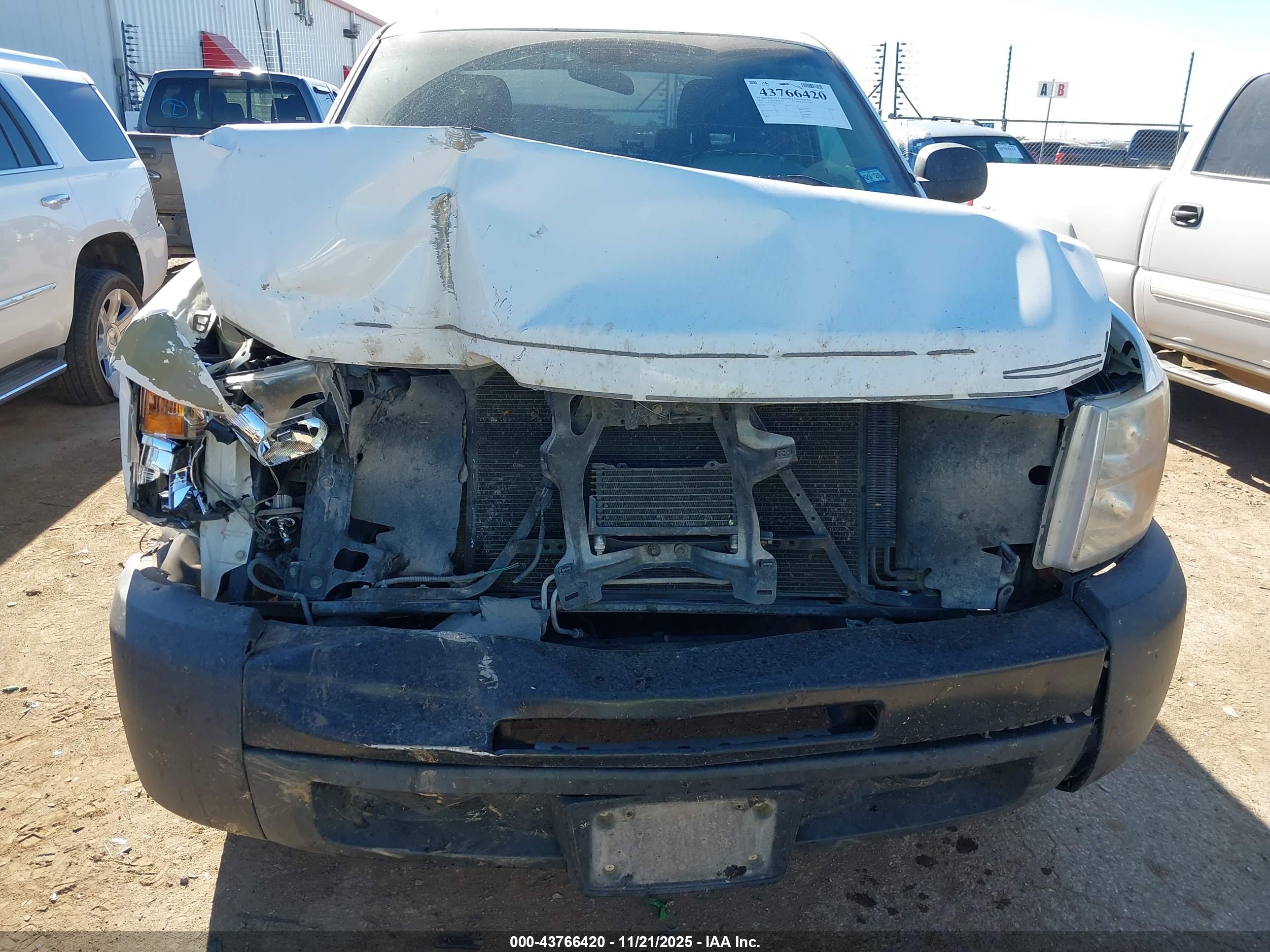 CHEVROLET SILVERADO image 6