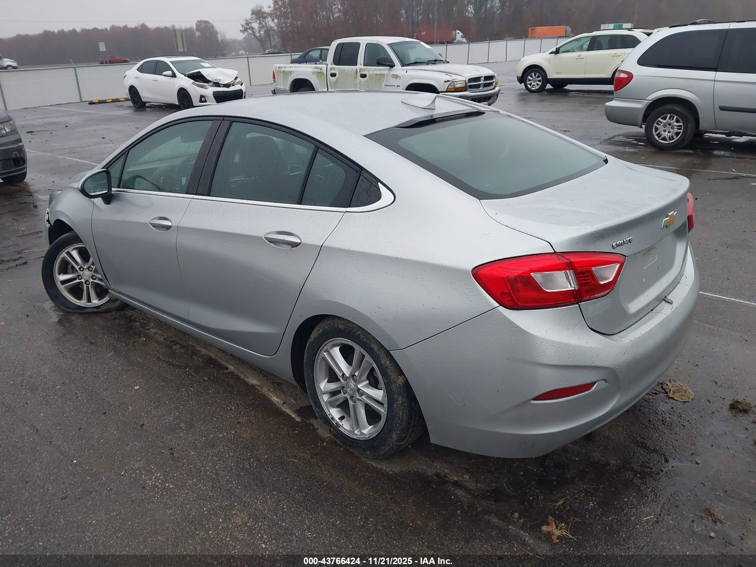 CHEVROLET CRUZE image 3