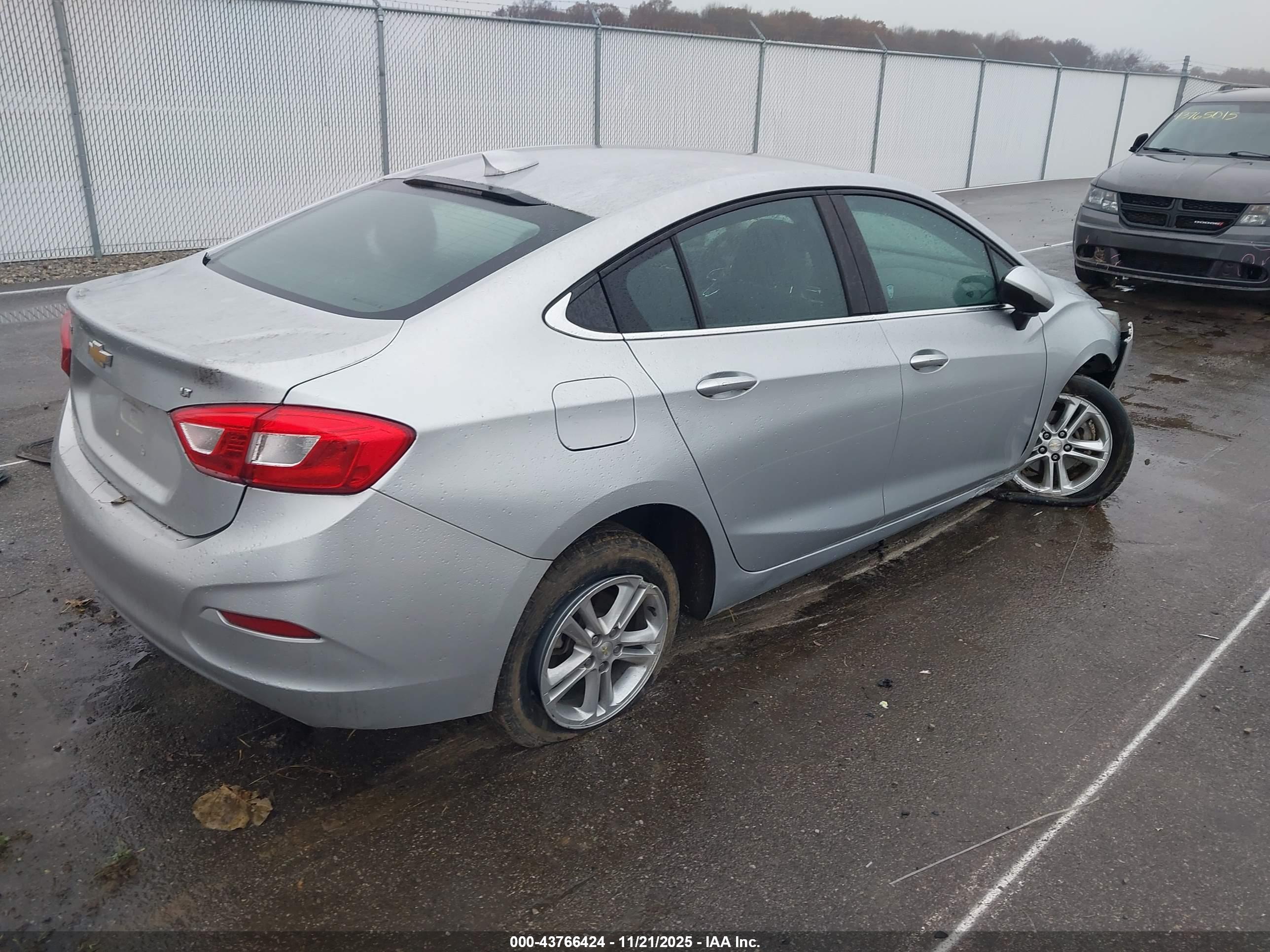 CHEVROLET CRUZE image 4