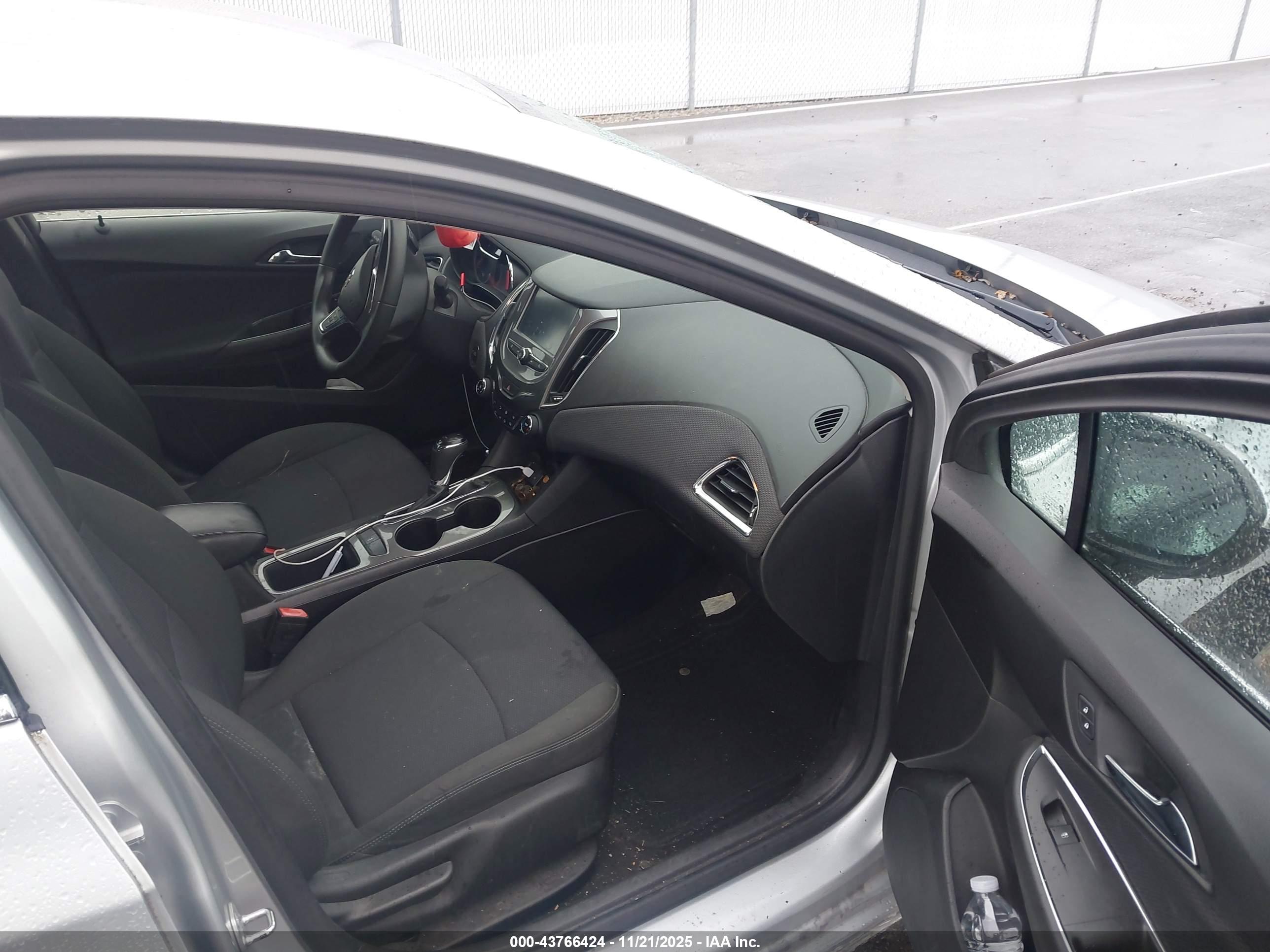 CHEVROLET CRUZE image 5