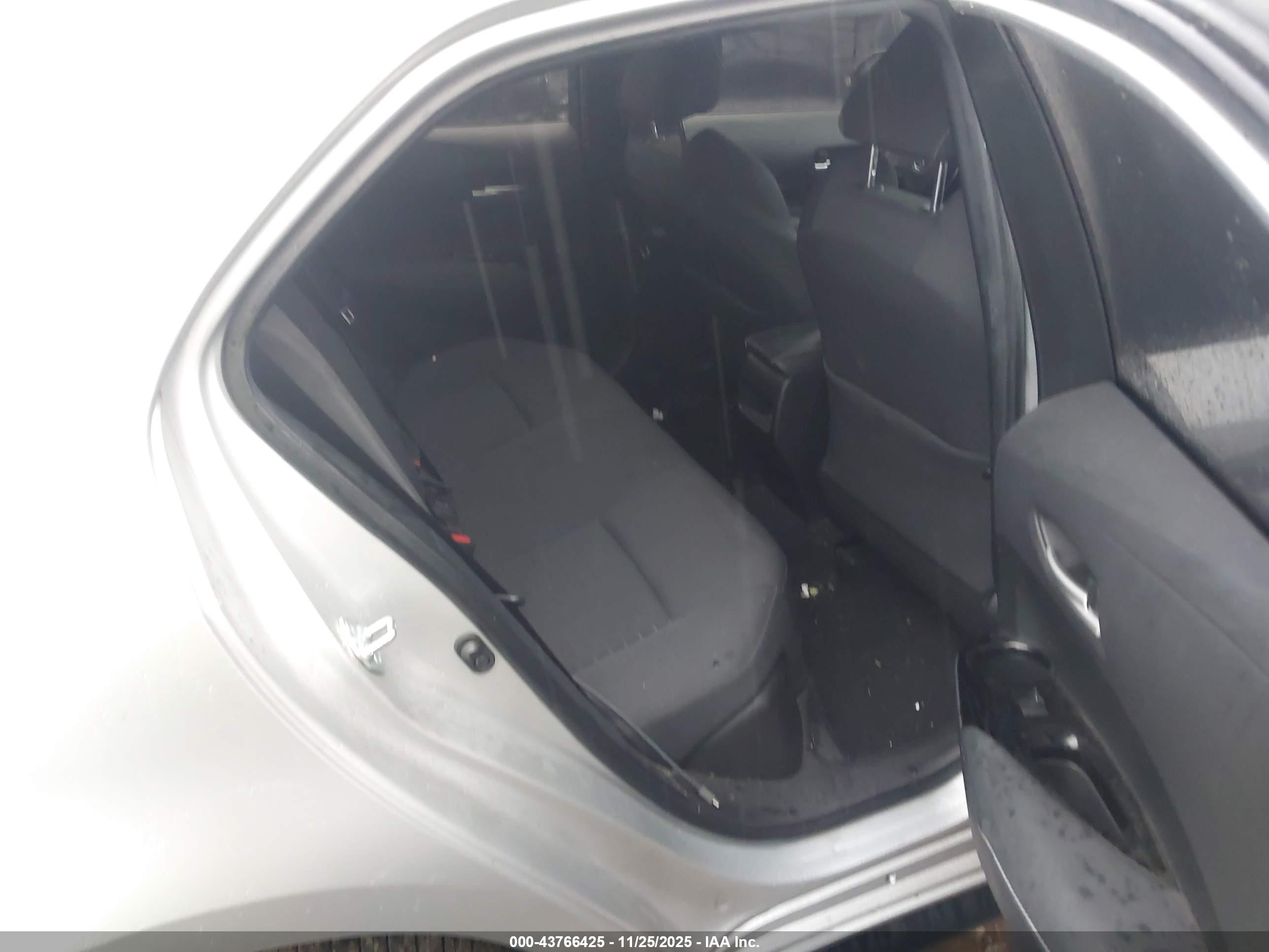 TOYOTA COROLLA image 8