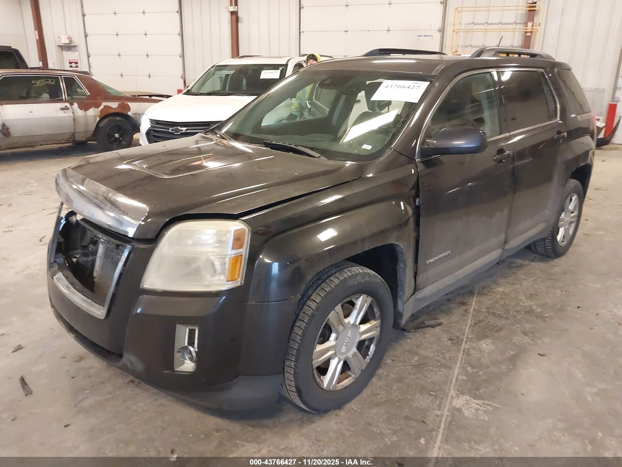 GMC TERRAIN image 2