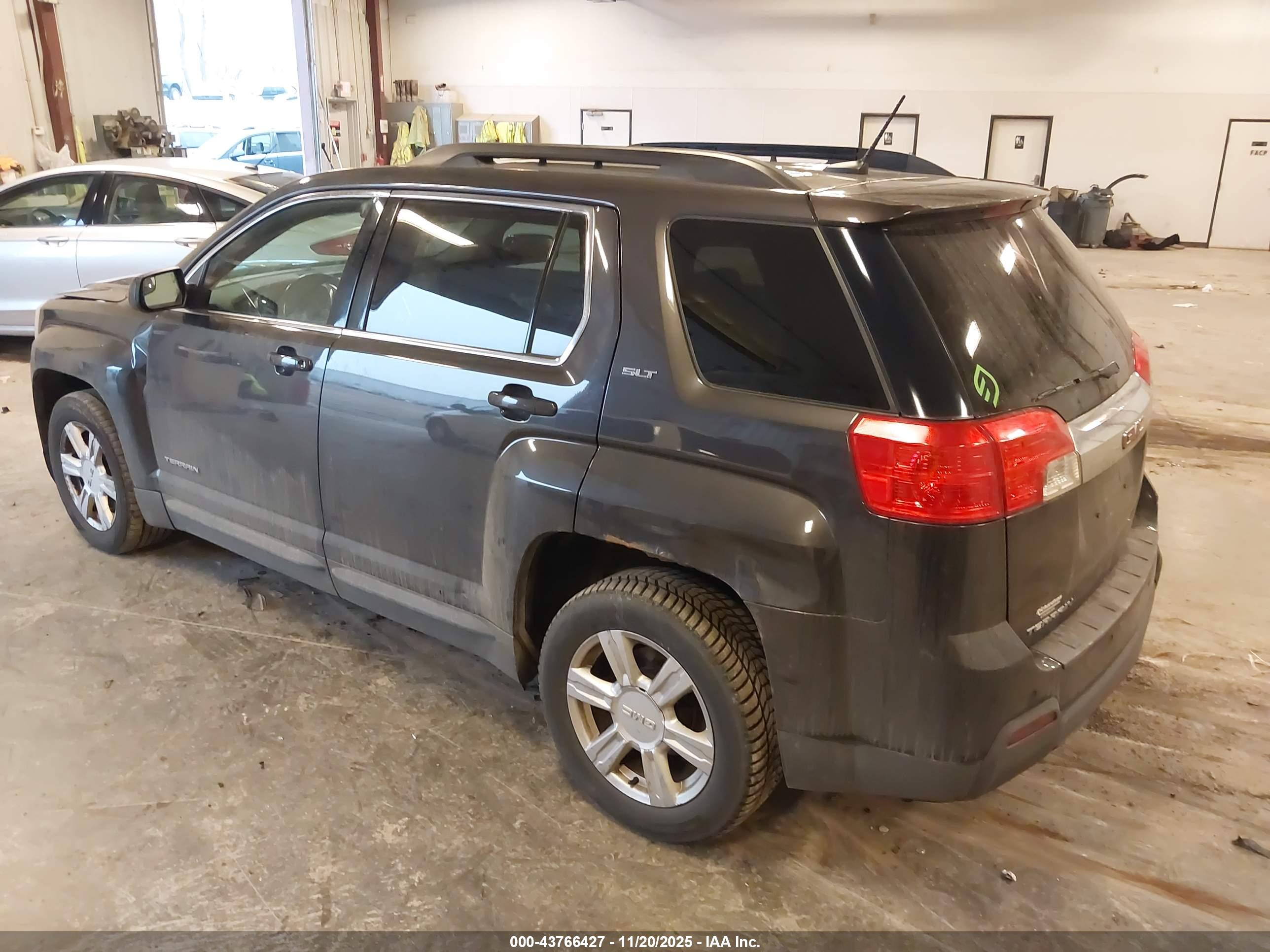 GMC TERRAIN image 3
