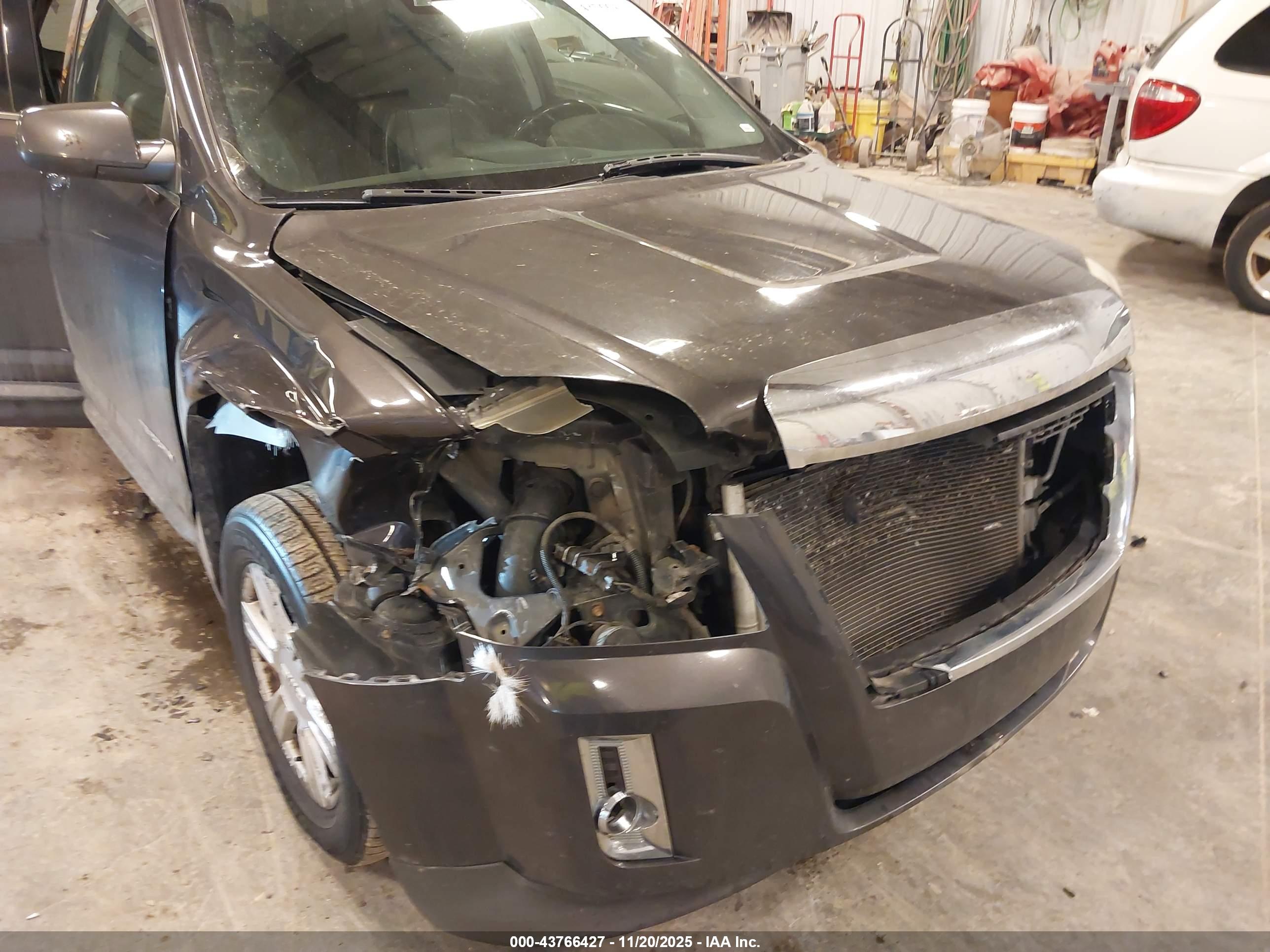 GMC TERRAIN image 6