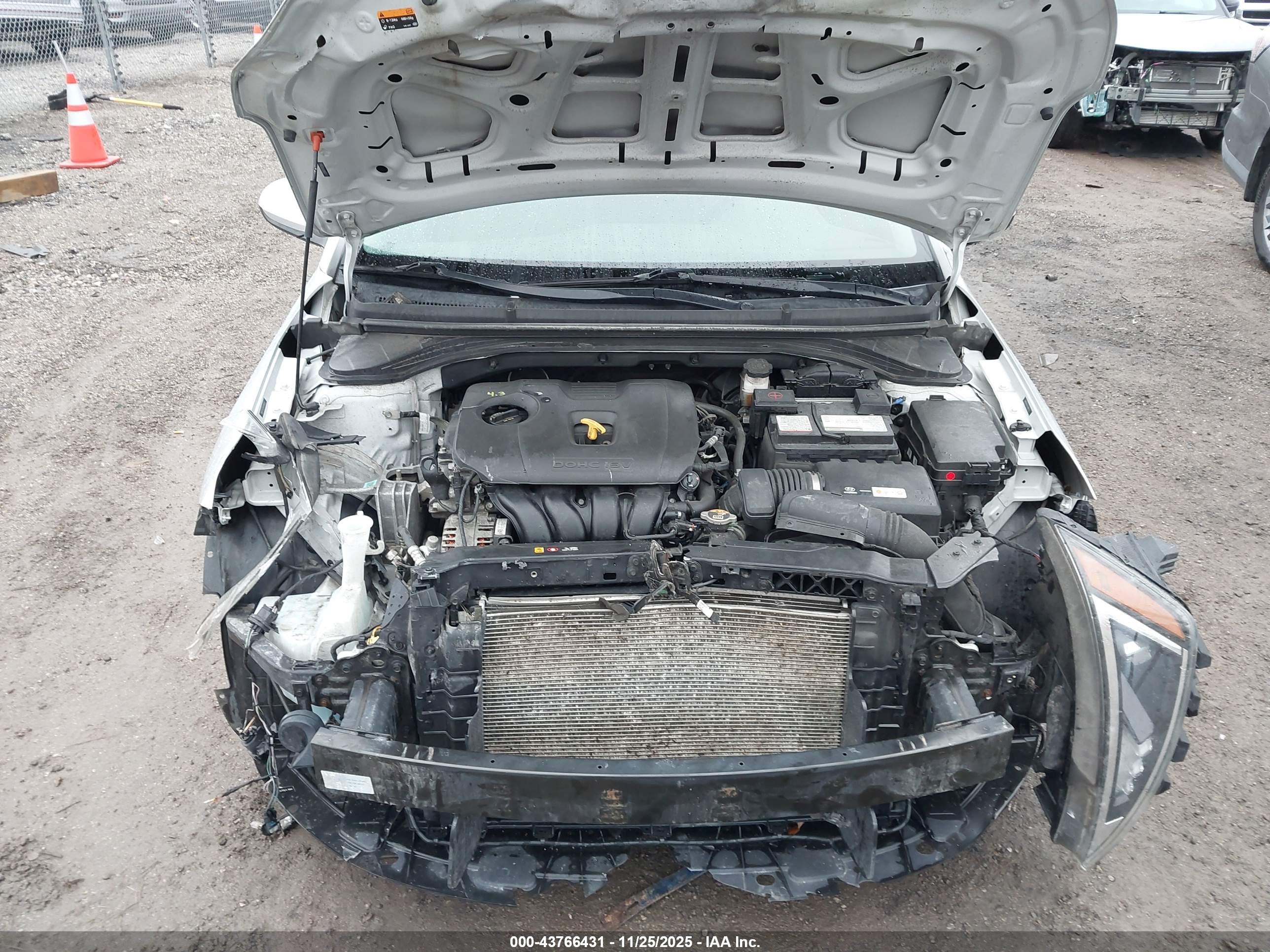 HYUNDAI ELANTRA image 10
