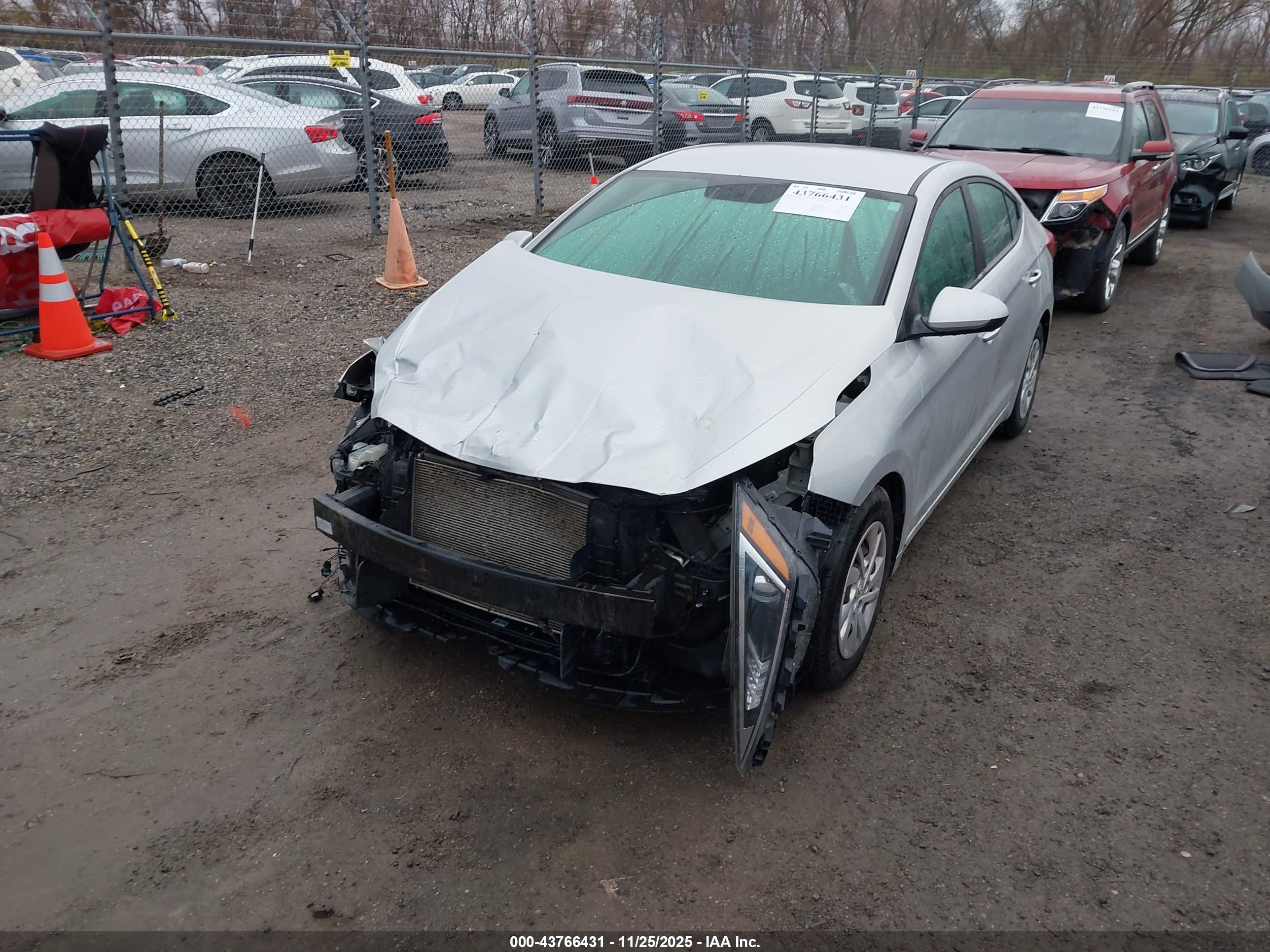 HYUNDAI ELANTRA image 2