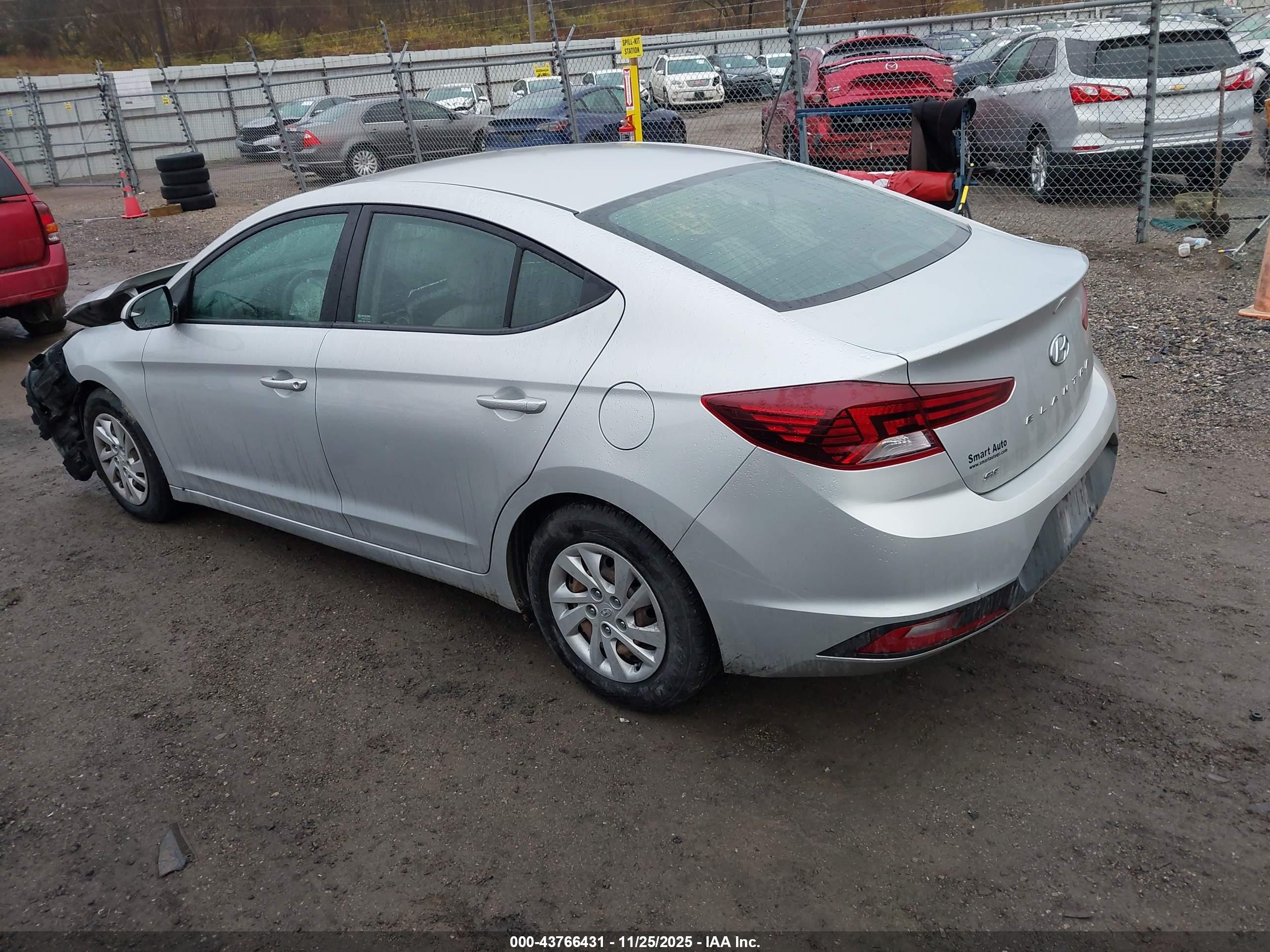 HYUNDAI ELANTRA image 3