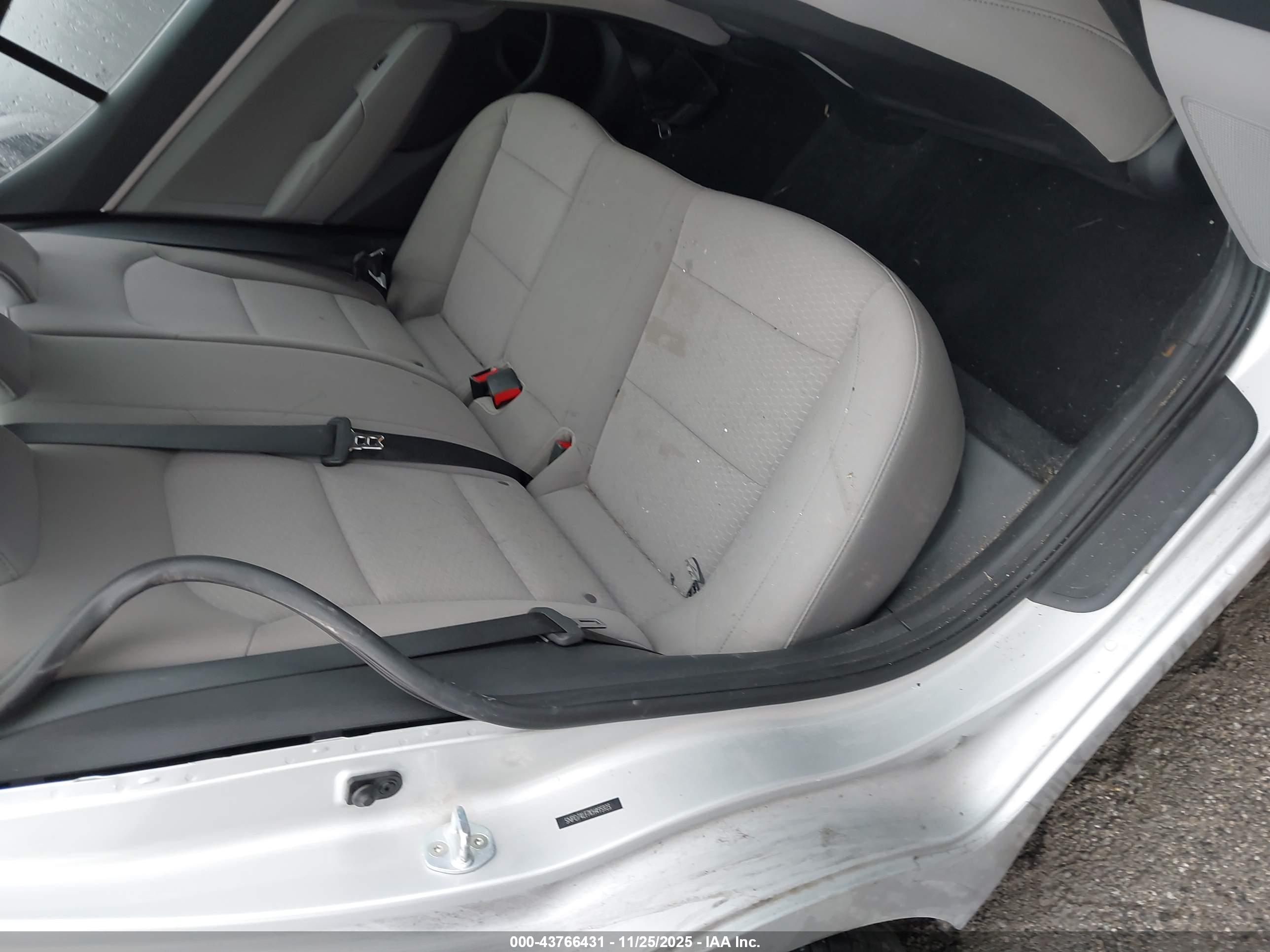 HYUNDAI ELANTRA image 8
