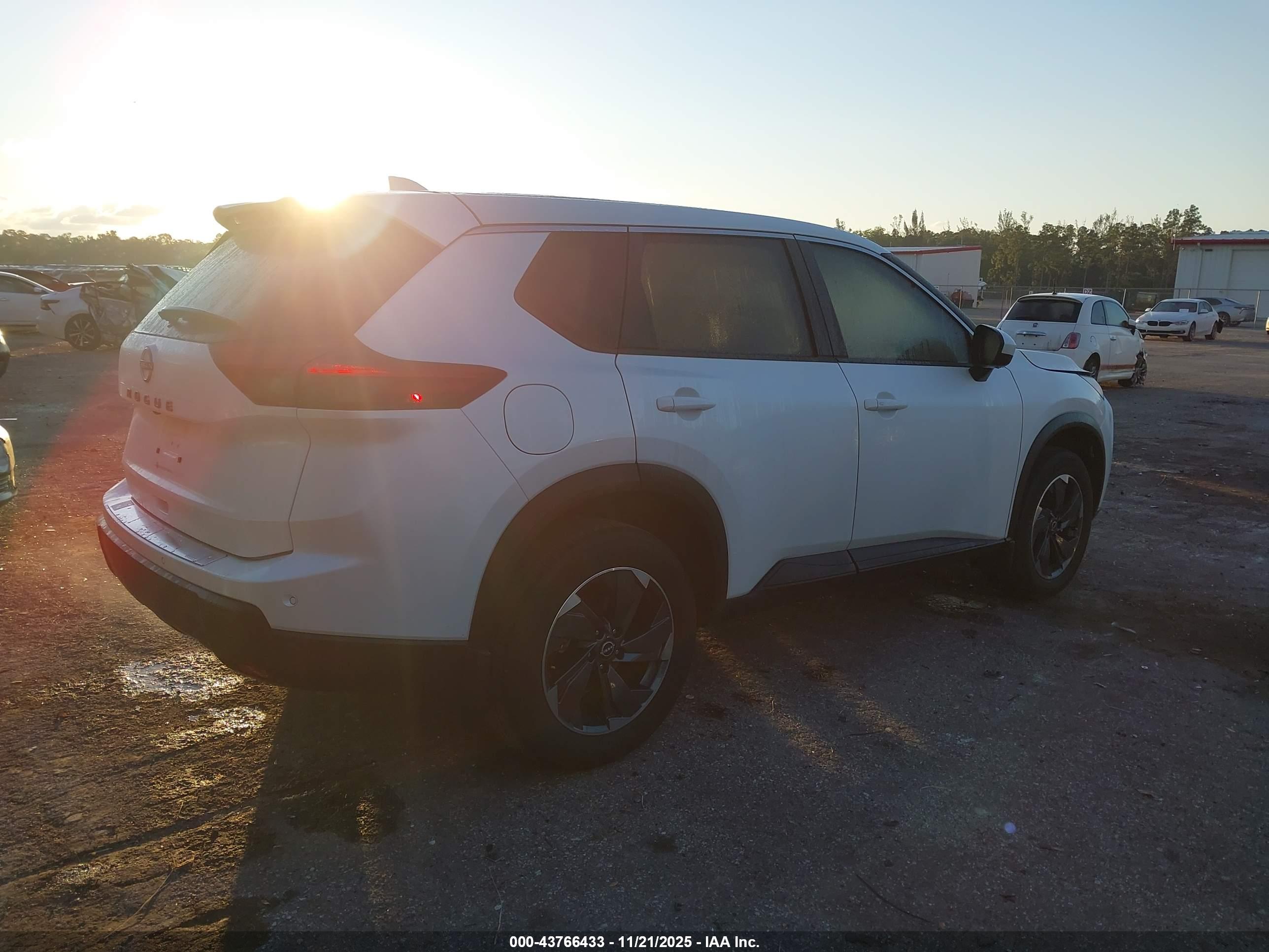 NISSAN ROGUE image 4