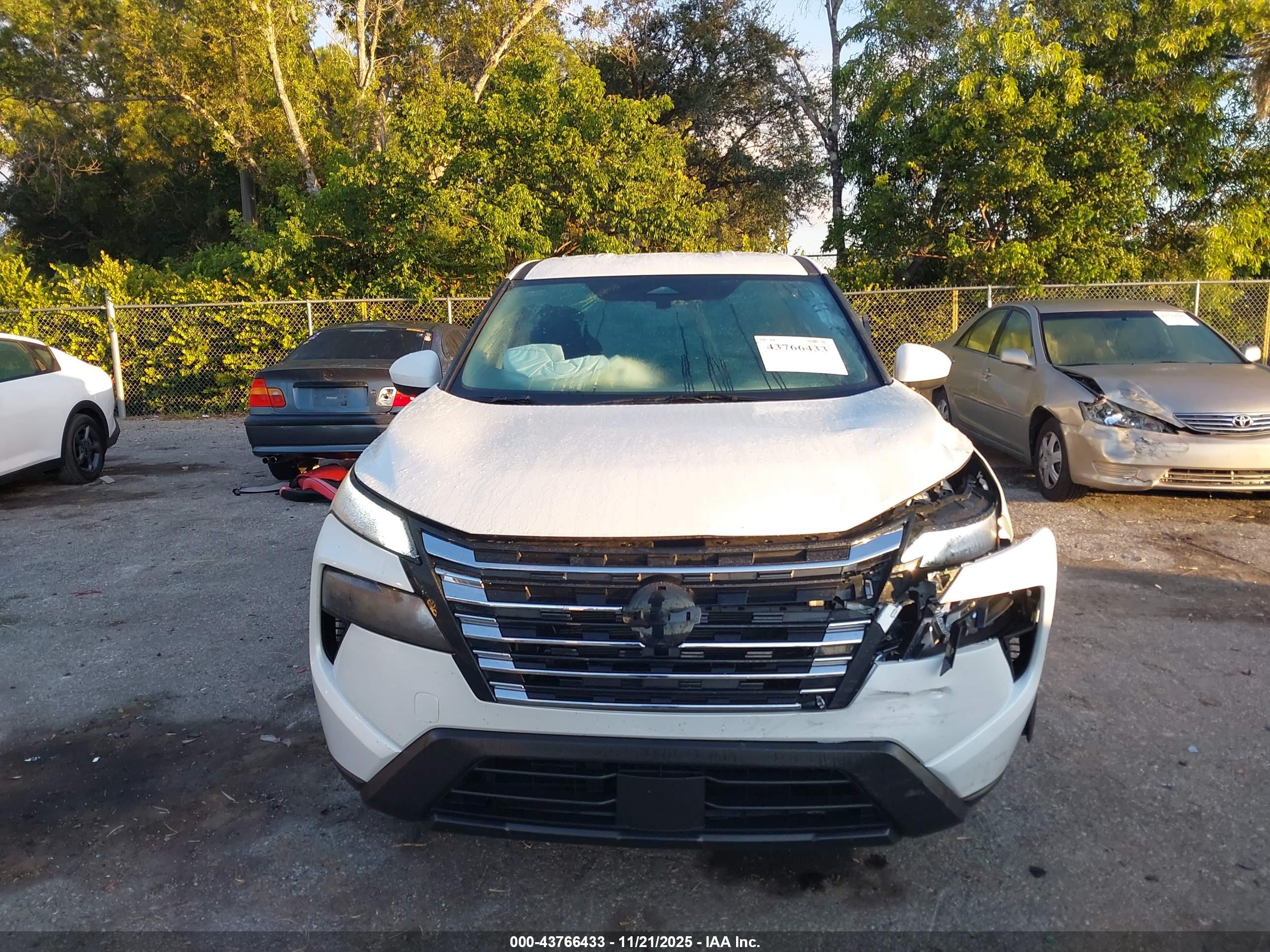 NISSAN ROGUE image 6