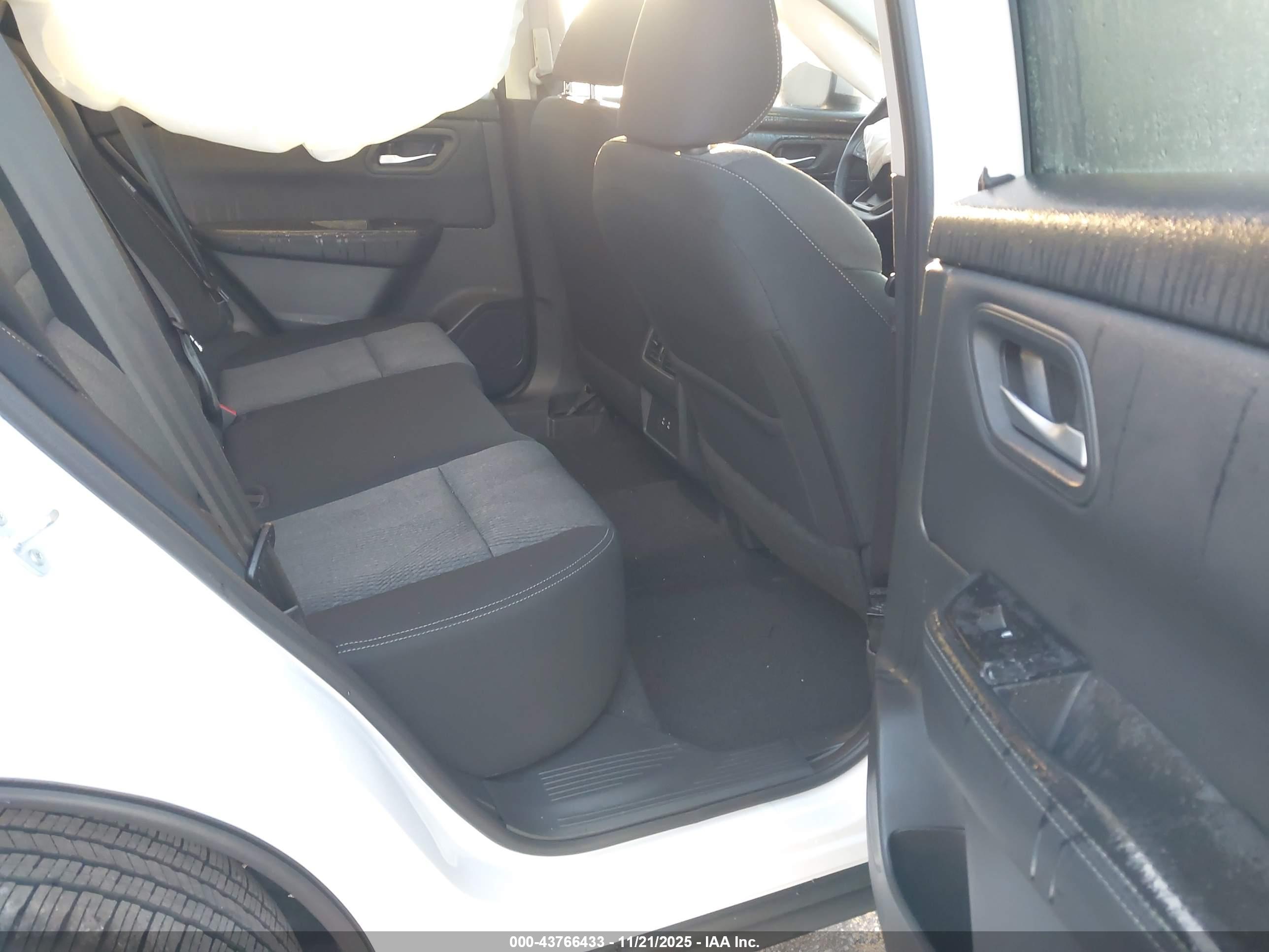 NISSAN ROGUE image 8
