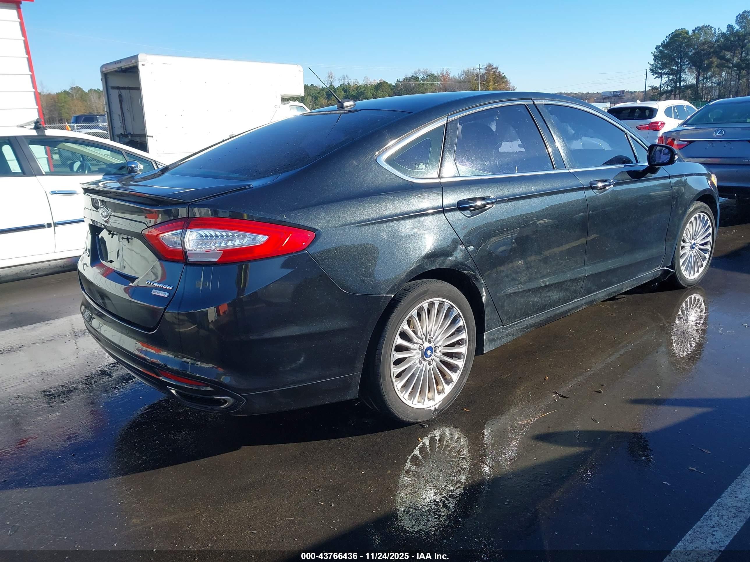 FORD FUSION image 4