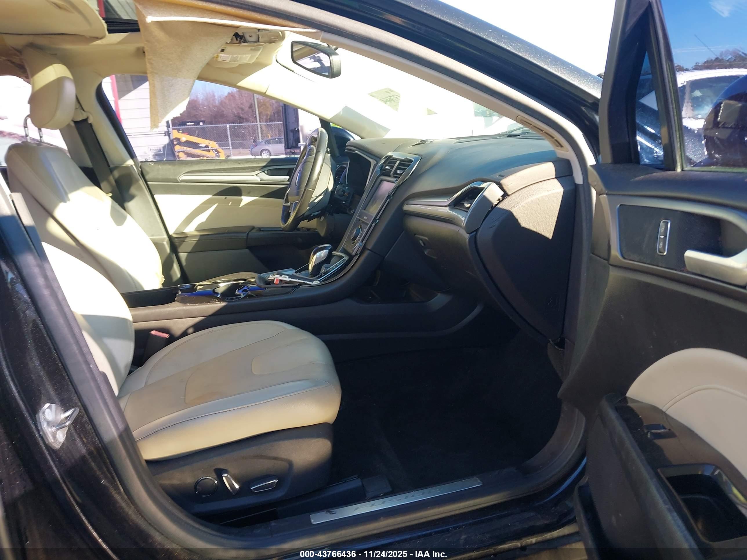 FORD FUSION image 5