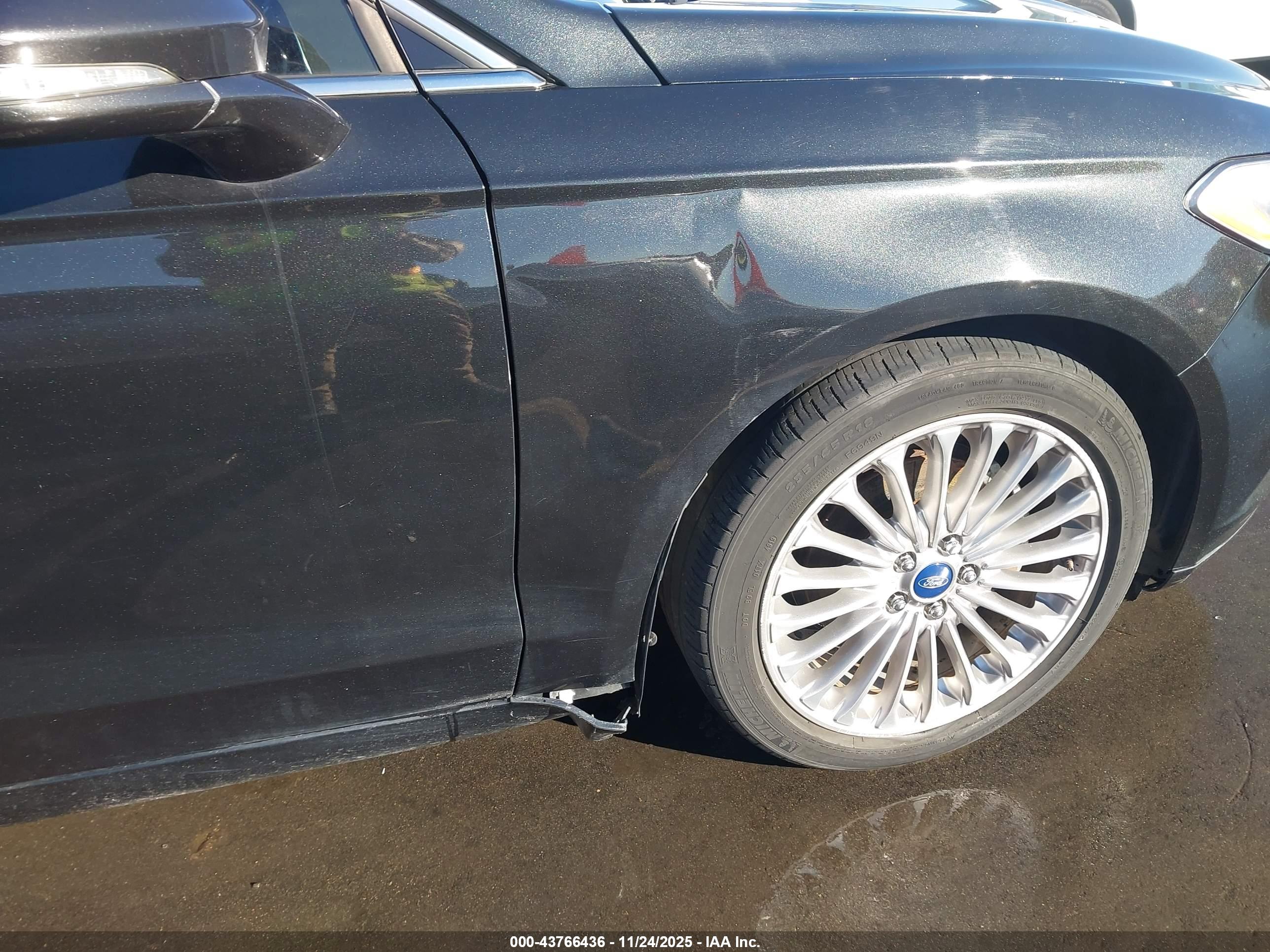 FORD FUSION image 6