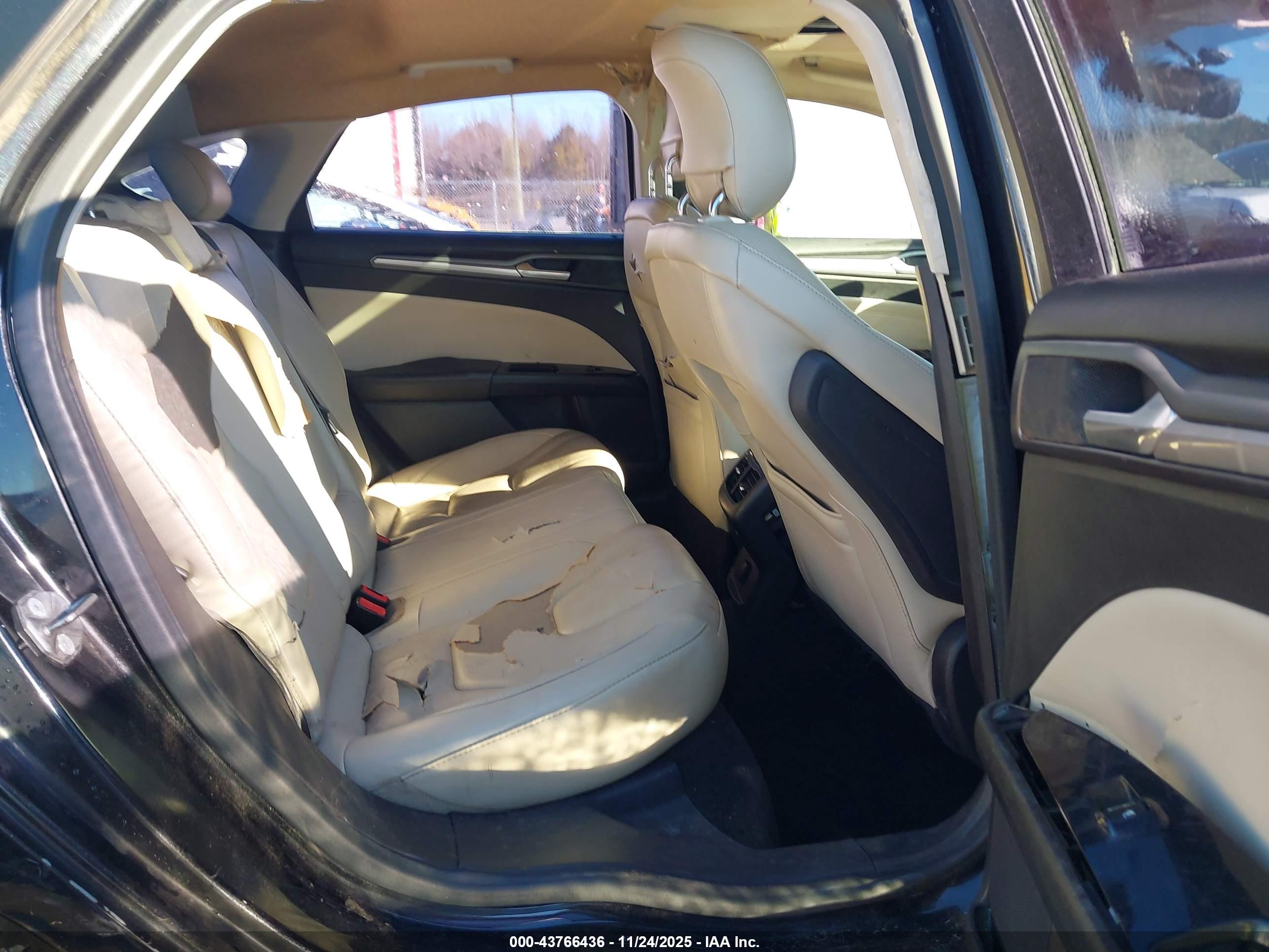 FORD FUSION image 8