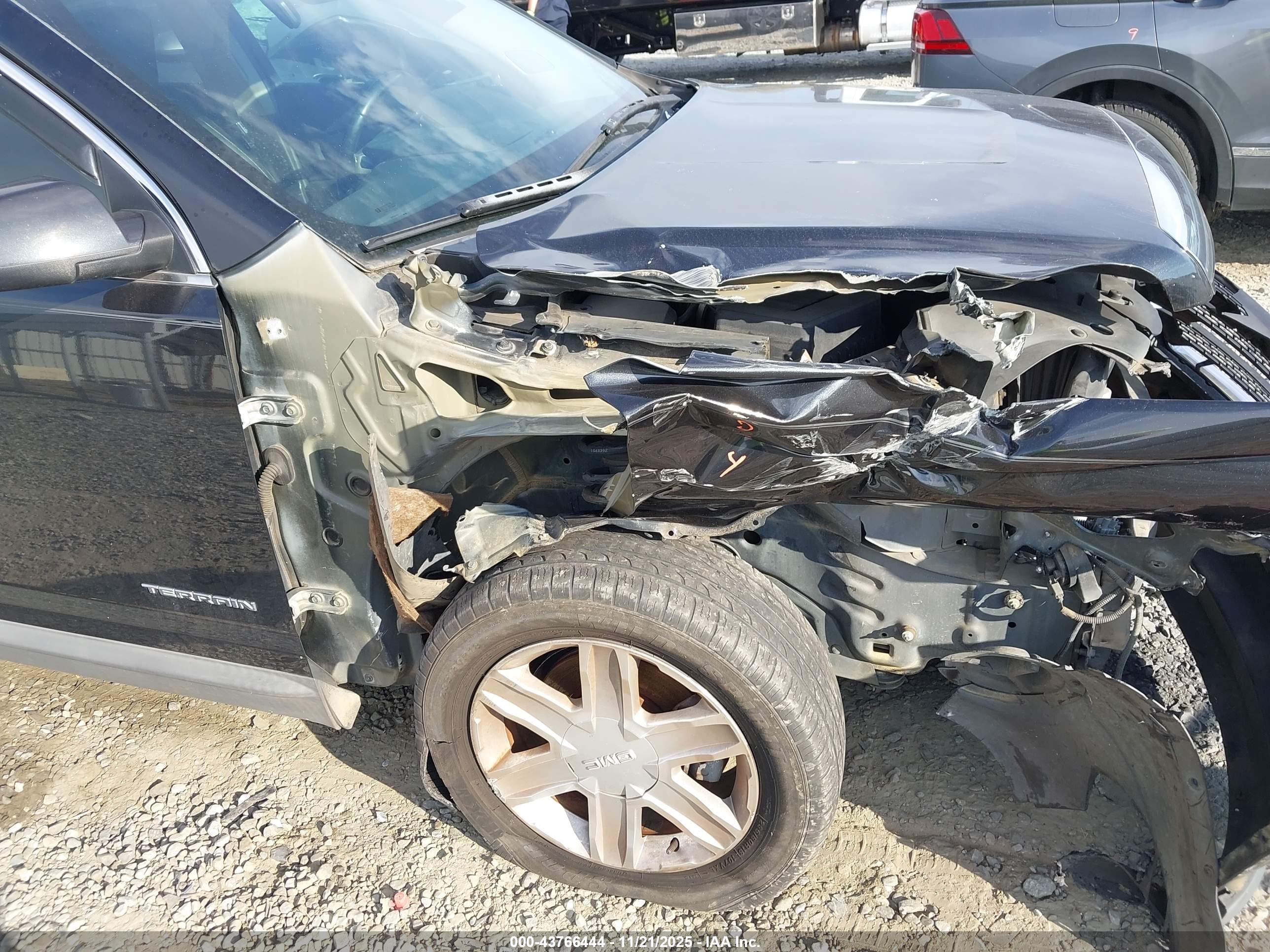 GMC TERRAIN image 6