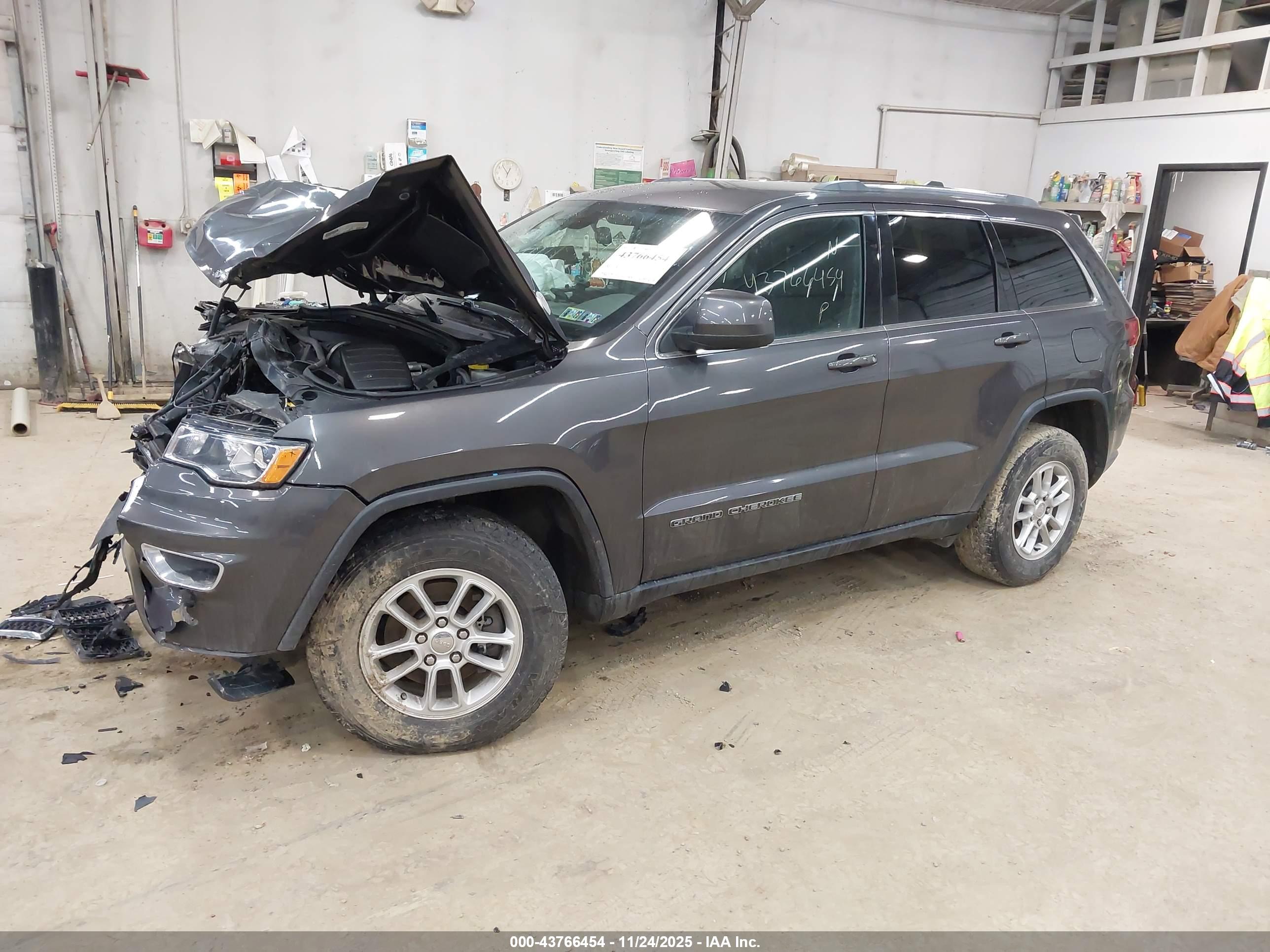 JEEP GRAND image 2