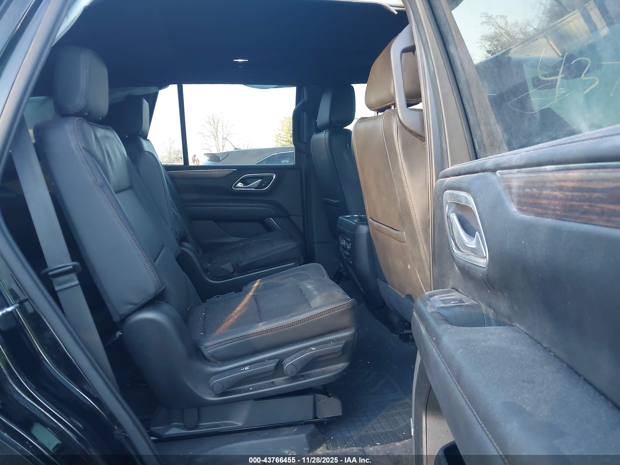 CHEVROLET TAHOE image 8