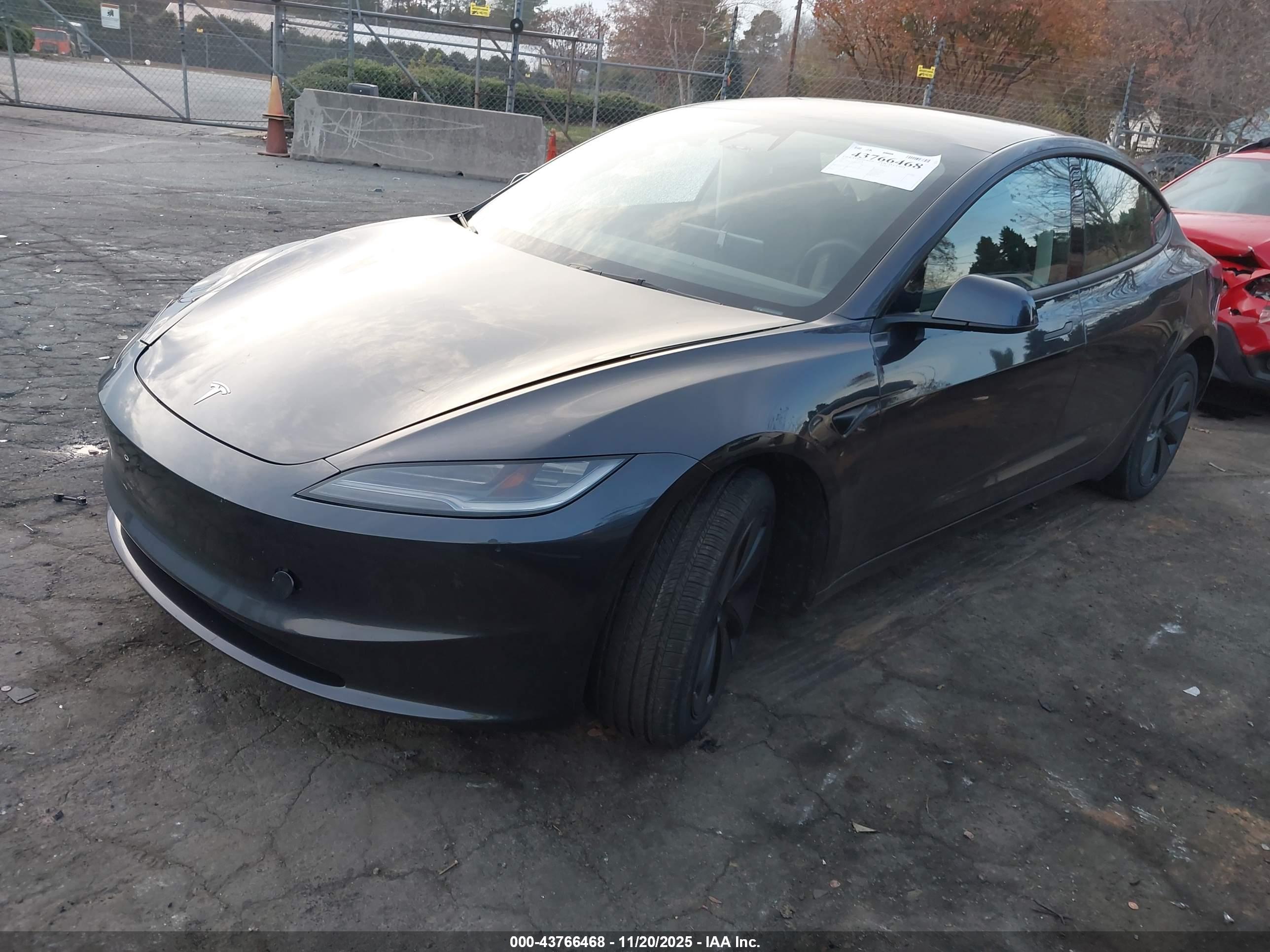 TESLA MODEL image 2