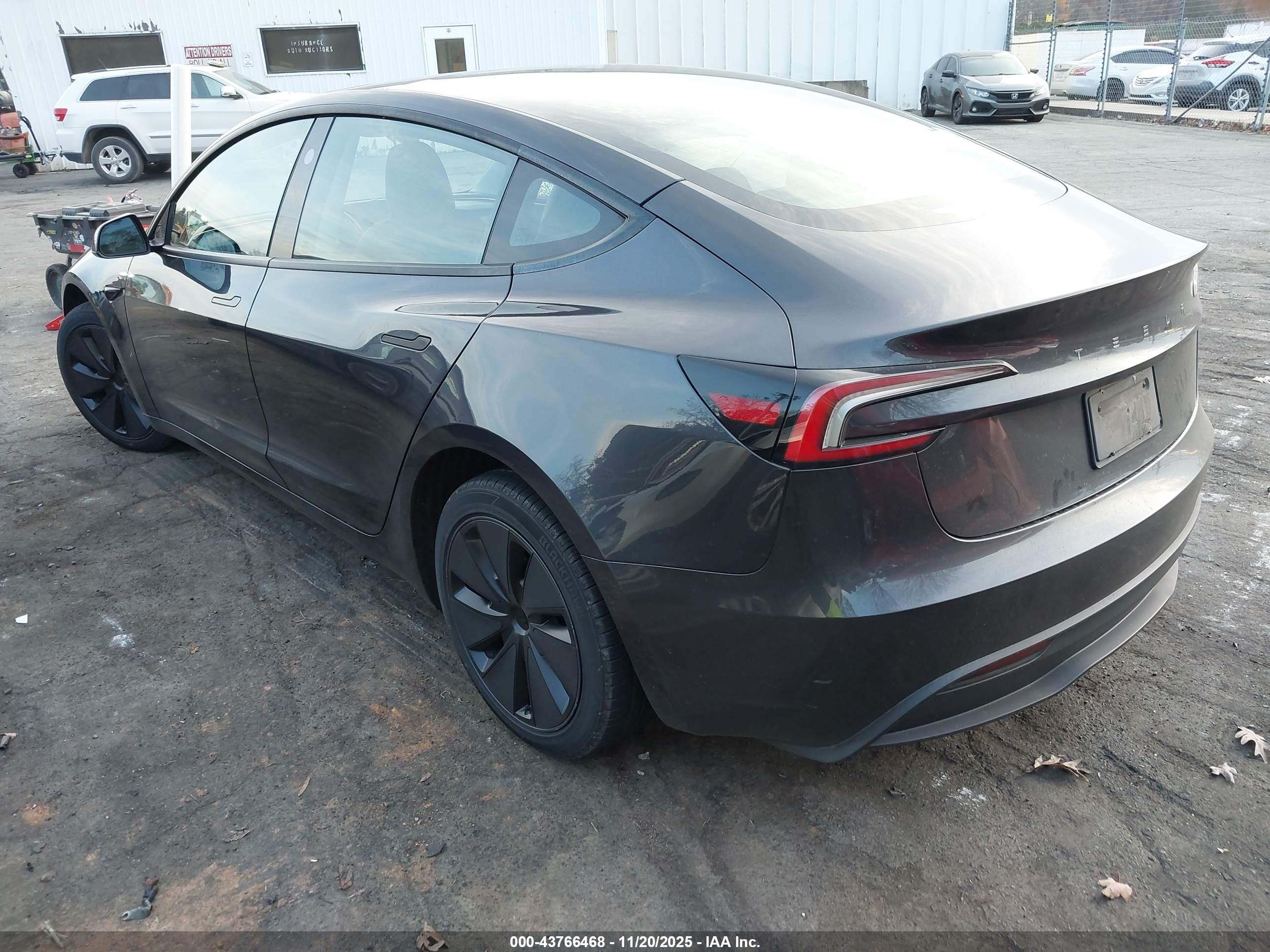 TESLA MODEL image 3