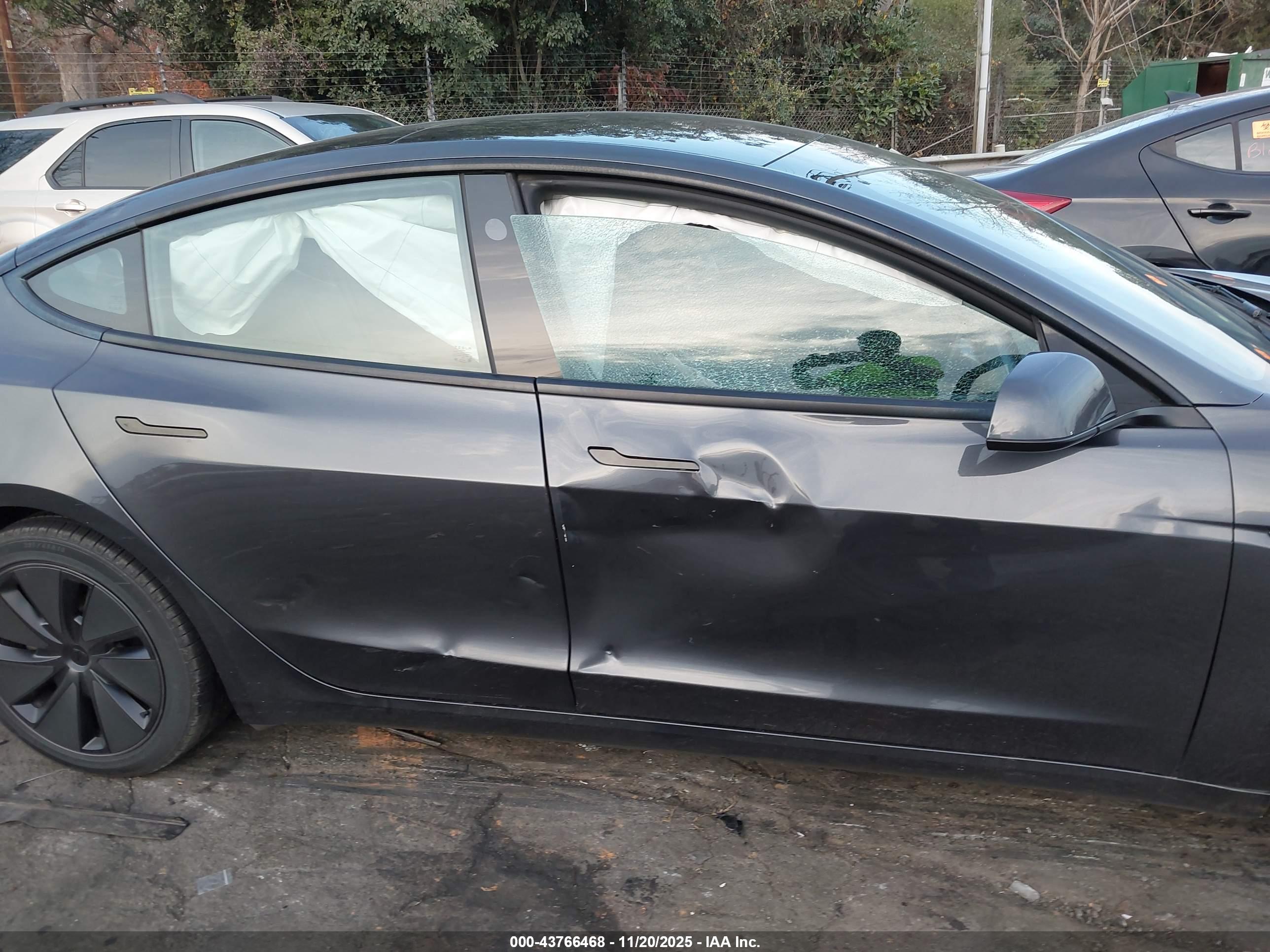 TESLA MODEL image 6